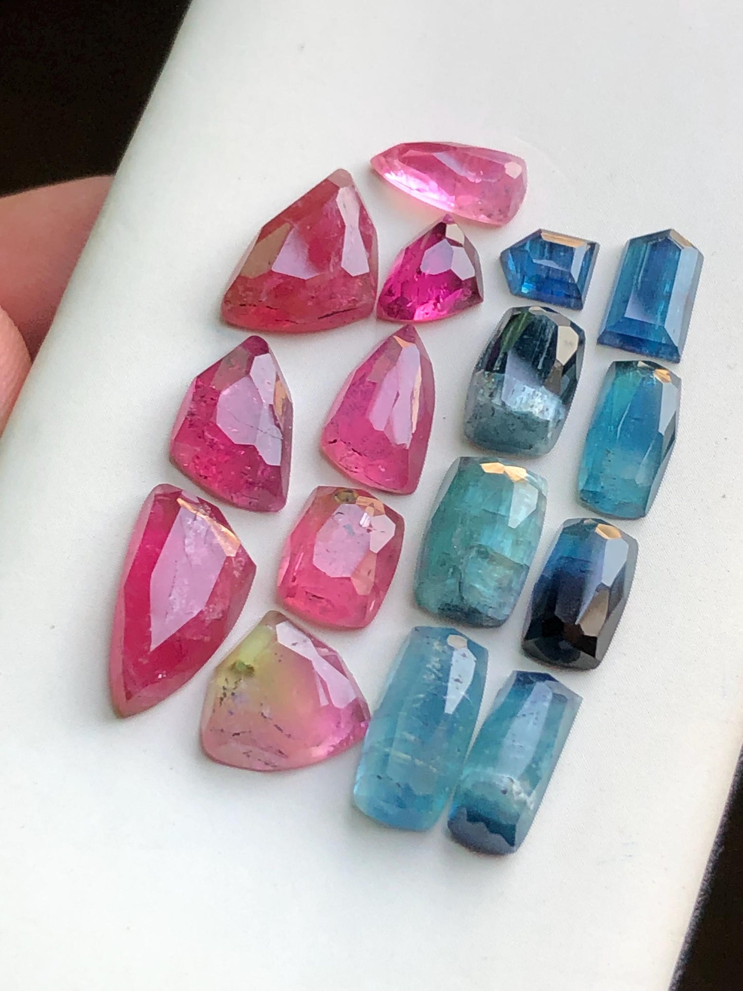 33.30 carats Blue and pink tourmaline rose cuts lot origin Afghanistan