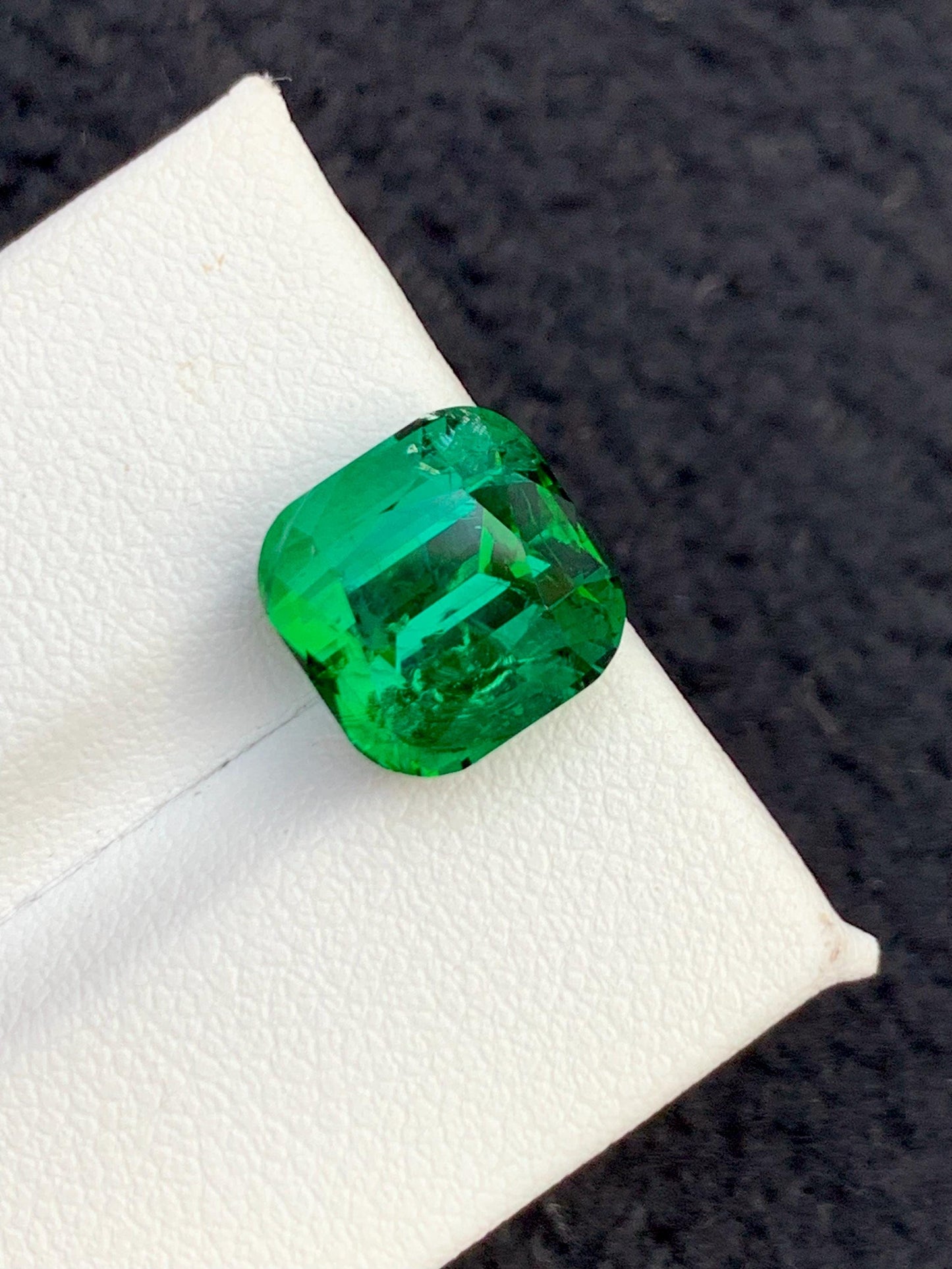 Green Tourmaline Faceted 6.40 ct - Natural Gemstone for Jewelry
