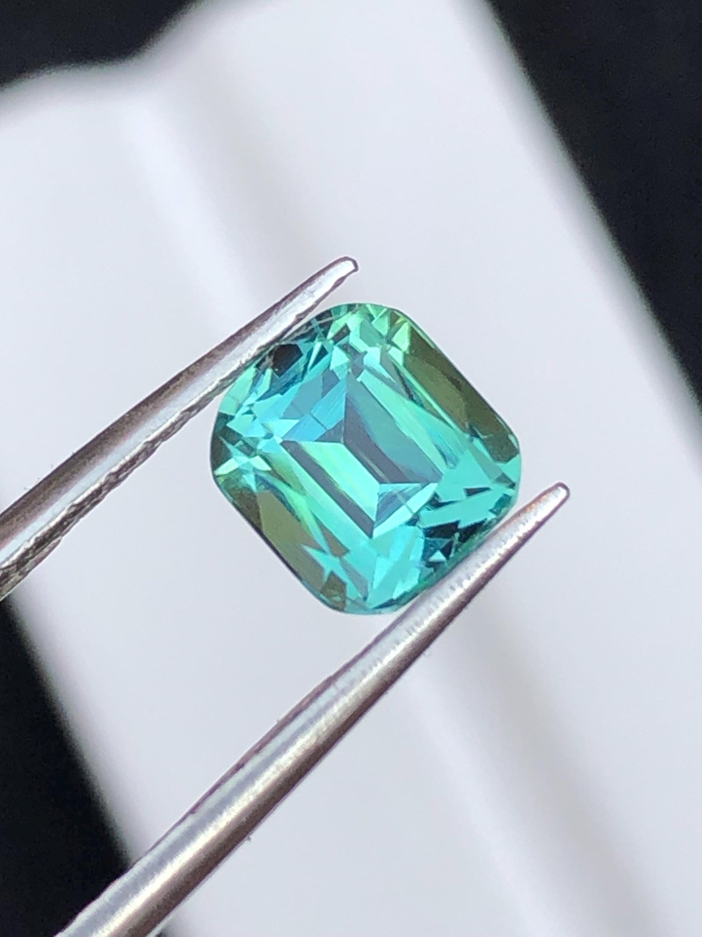 Top Colour Tourmaline Faceted 1.70 ct - Natural Gemstone for Jewelry