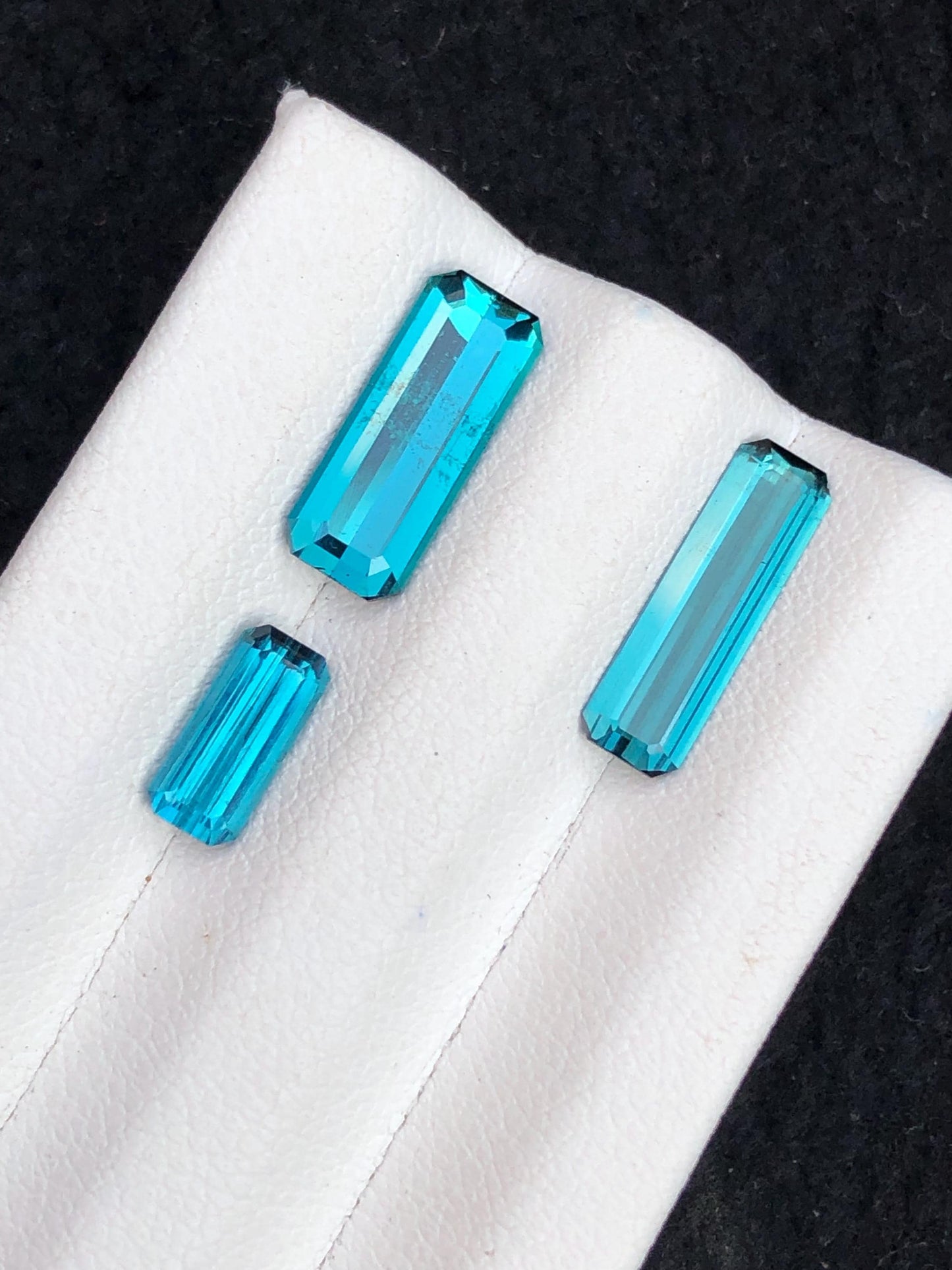 Neon Blue Tourmaline Faceted 4.65 ct - Natural Gemstone for Jewelry