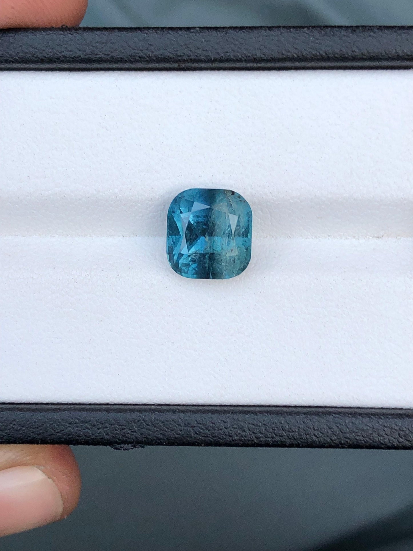 Blue Tourmaline Faceted 3.65 ct - Natural Gemstone for Jewelry