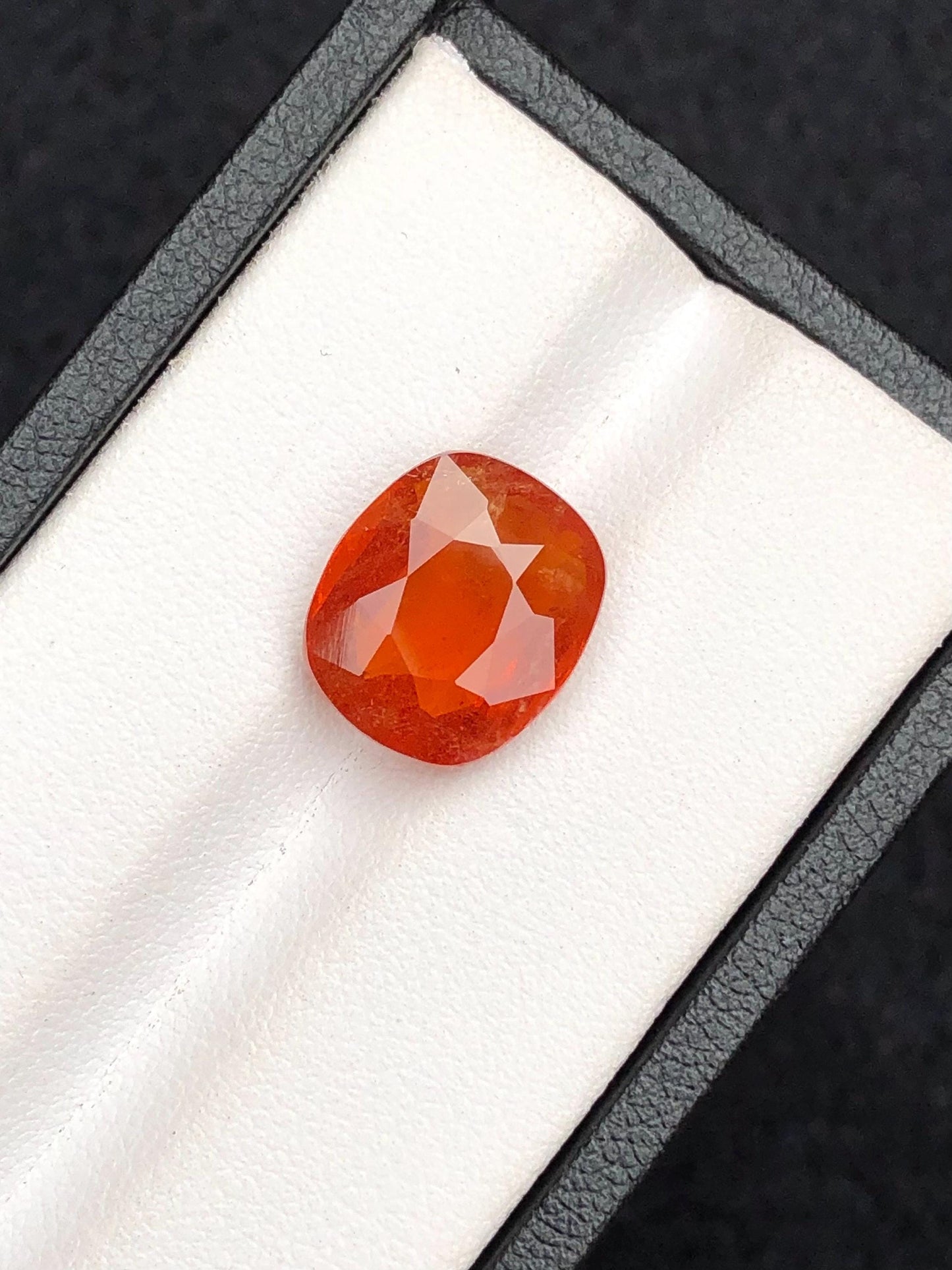 Hessonite Garnet Faceted 7.80 ct - Fine Gem from Sri Lanka