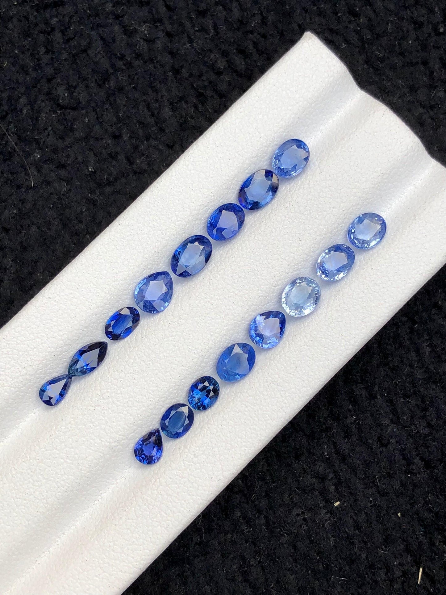 Sapphire Faceted 7.70 ct - Loose Gemstone Lot
