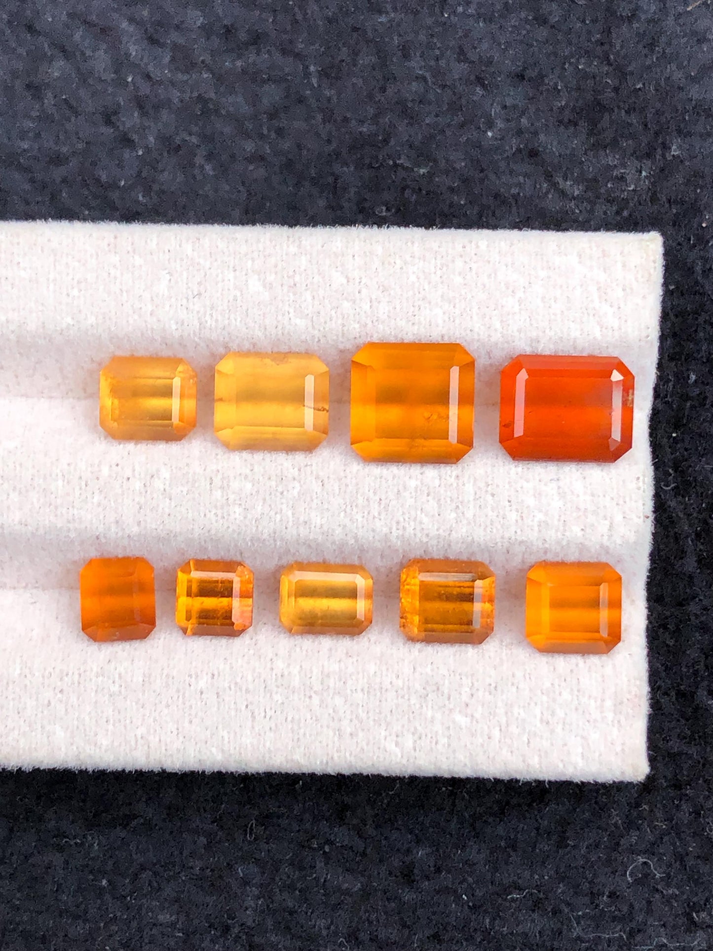 مجموعة من أحجار الهيستونيت الكنزية المصقولة، وزنها الإجمالي 12.55 قيراط - مناسبة لصناعة المجوهرات