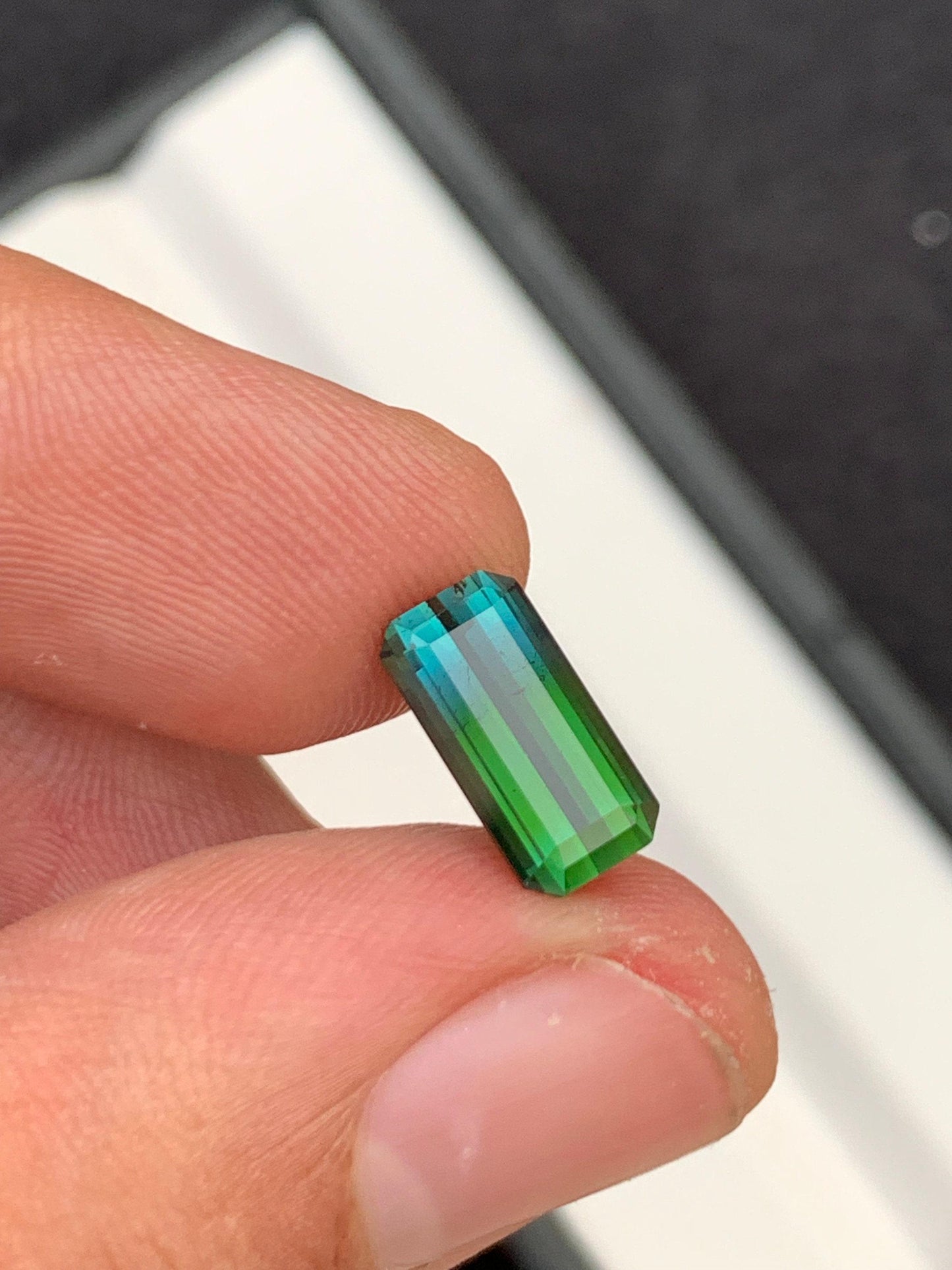 I Colour Tourmaline Faceted 2.50 ct - Fine Jewelry Setting