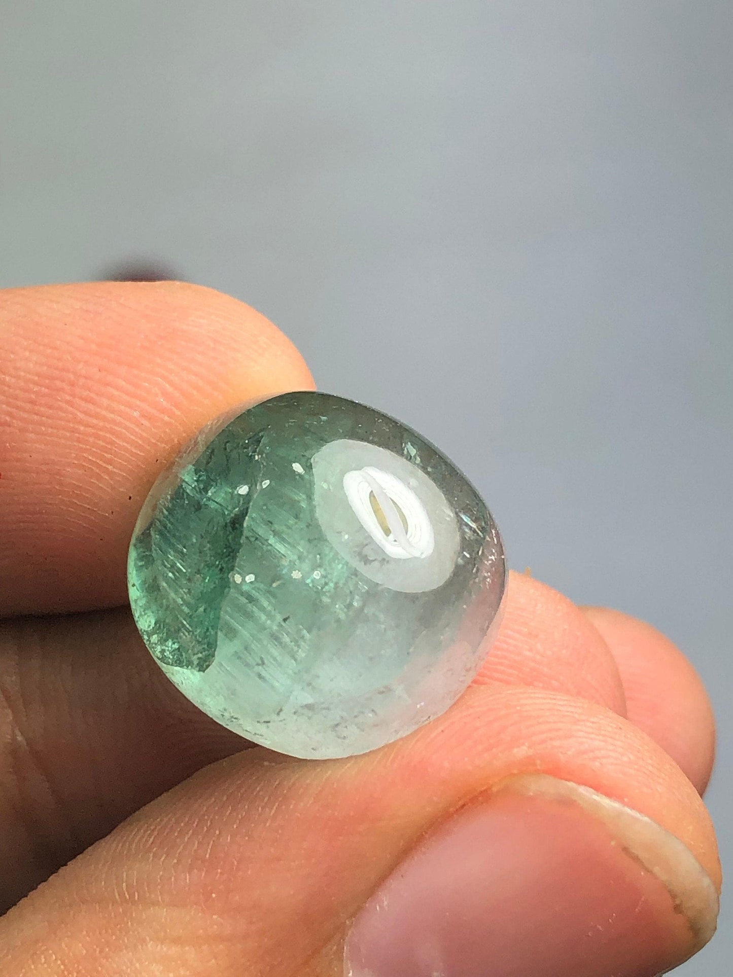 قلادة كابوشون من التورمالين الأزرق عيار 19 قيراط - قلادة بيان أنيقة