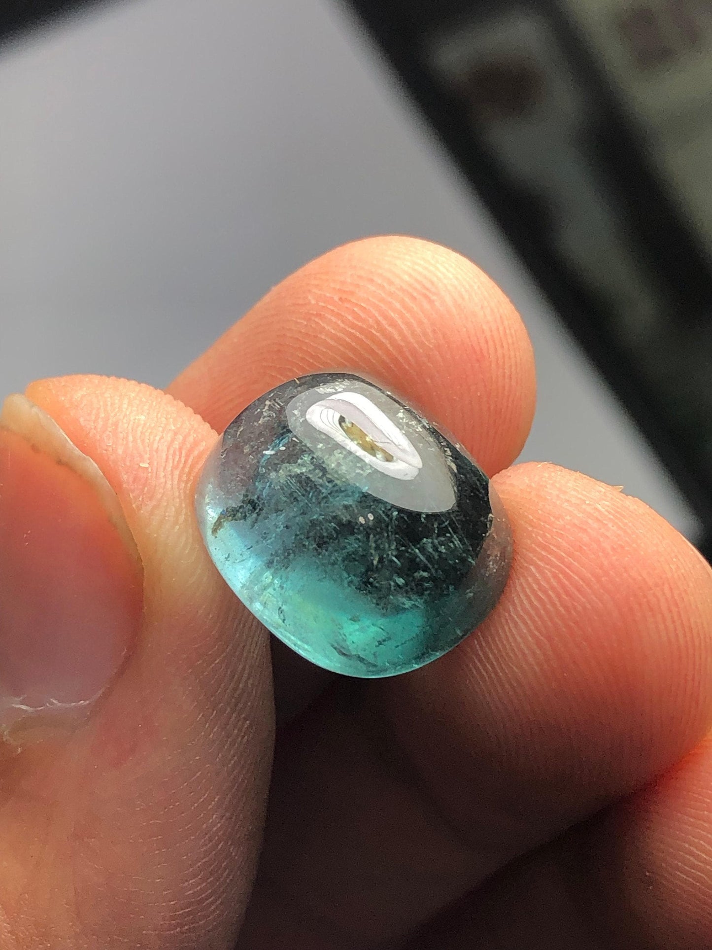 تورمالين أزرق كابوشون 12.90 قيراط - تصميم مجوهرات للمقتنين