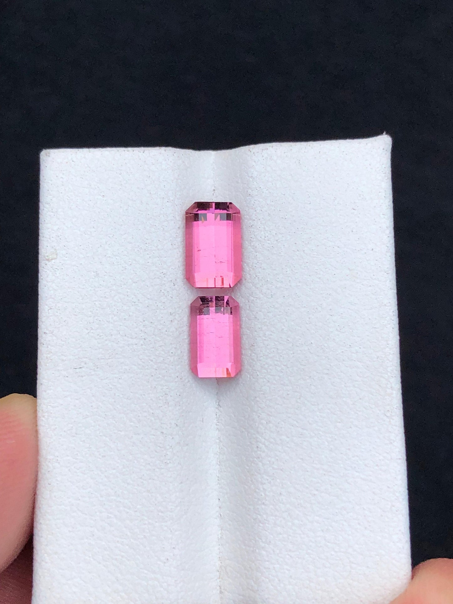 تورمالين وردي مقشور 2.75 قيراط – أحجار طبيعية لعمل أقراط