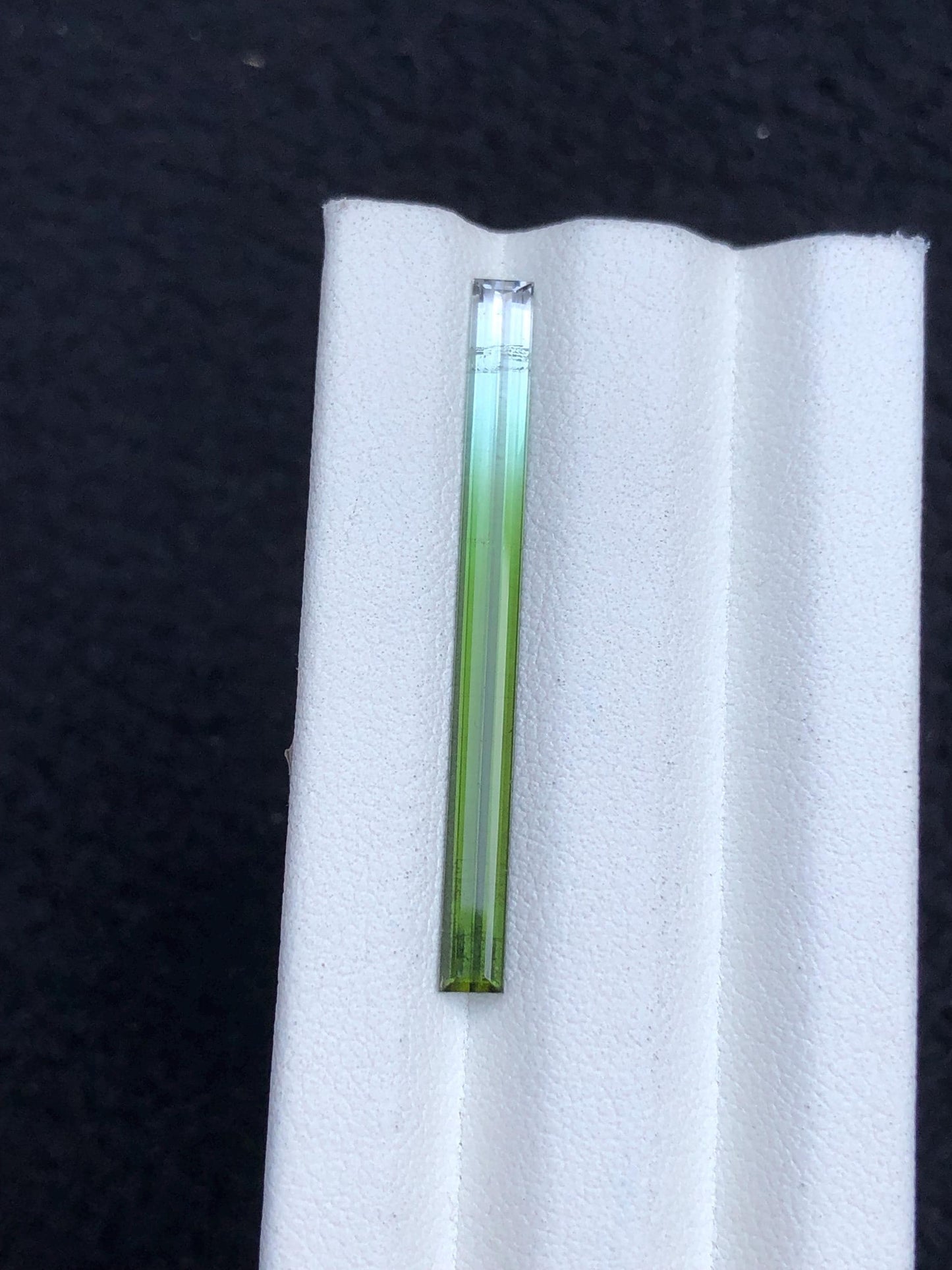 Bi Colour Tourmaline Faceted 3.50 ct - Elegant Dual Tone Gemstone