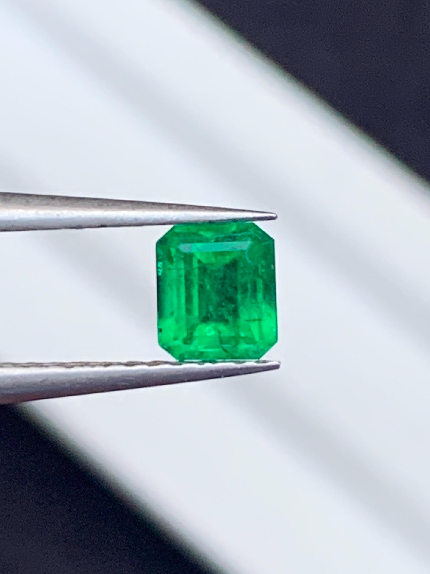 Emerald Faceted 0.65 ct - Bright Green Gem from Swat Pakistan