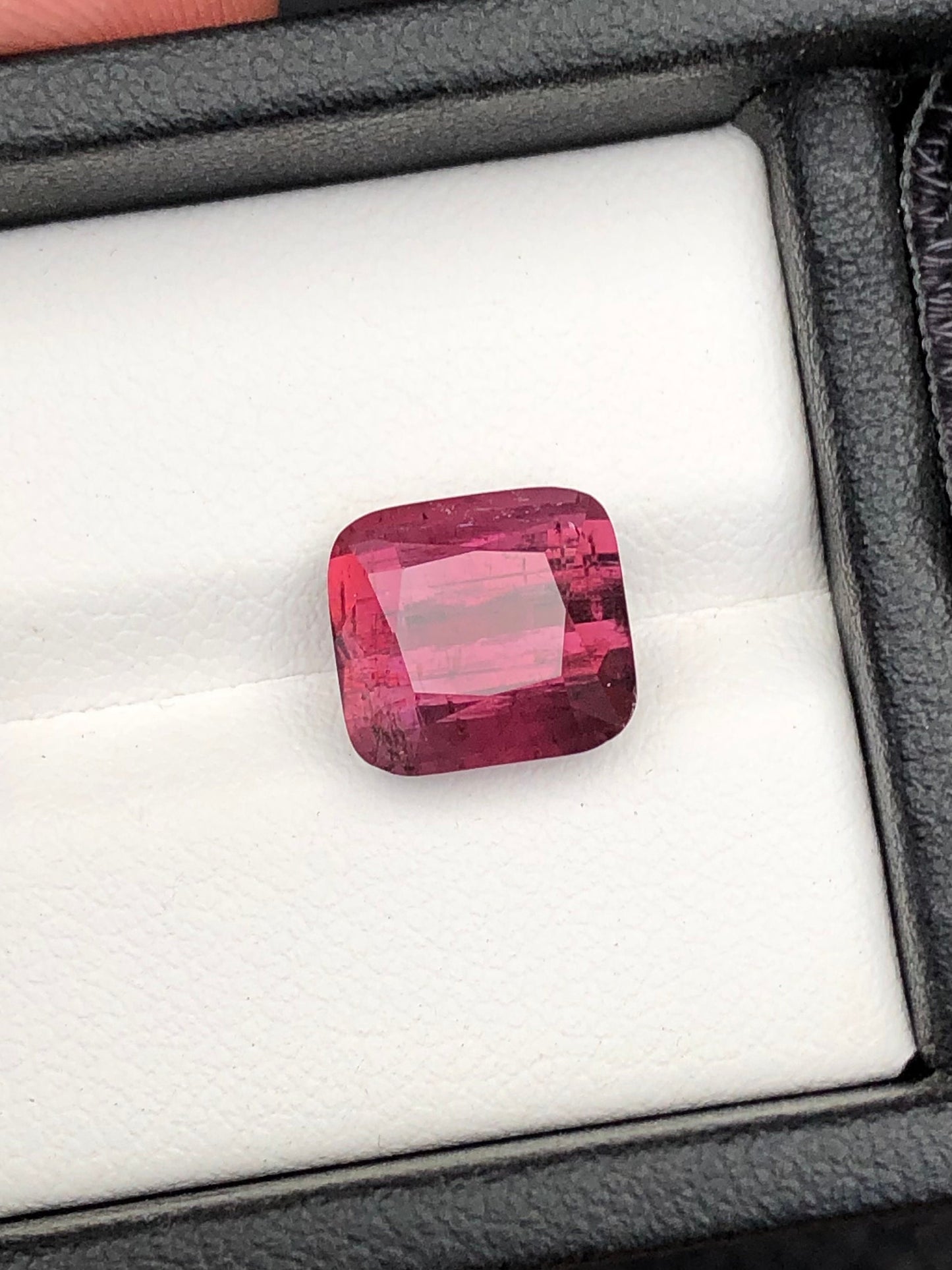 Red tourmaline 5.15 carat natural origin Afghanistan
