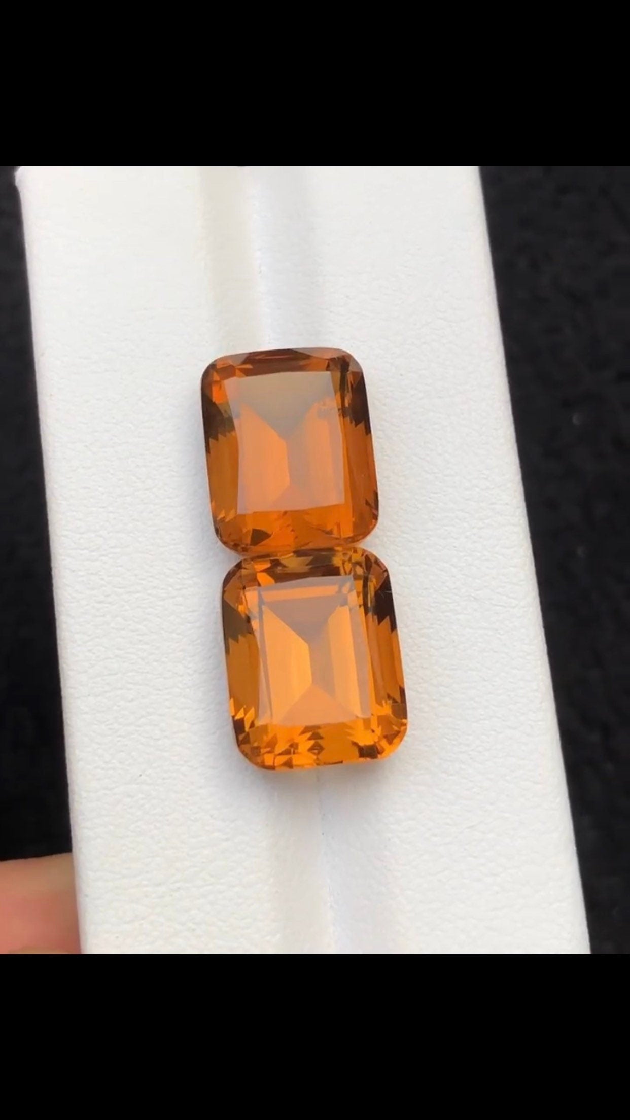 19.55 carats stunning faceted citrine pair available for sale