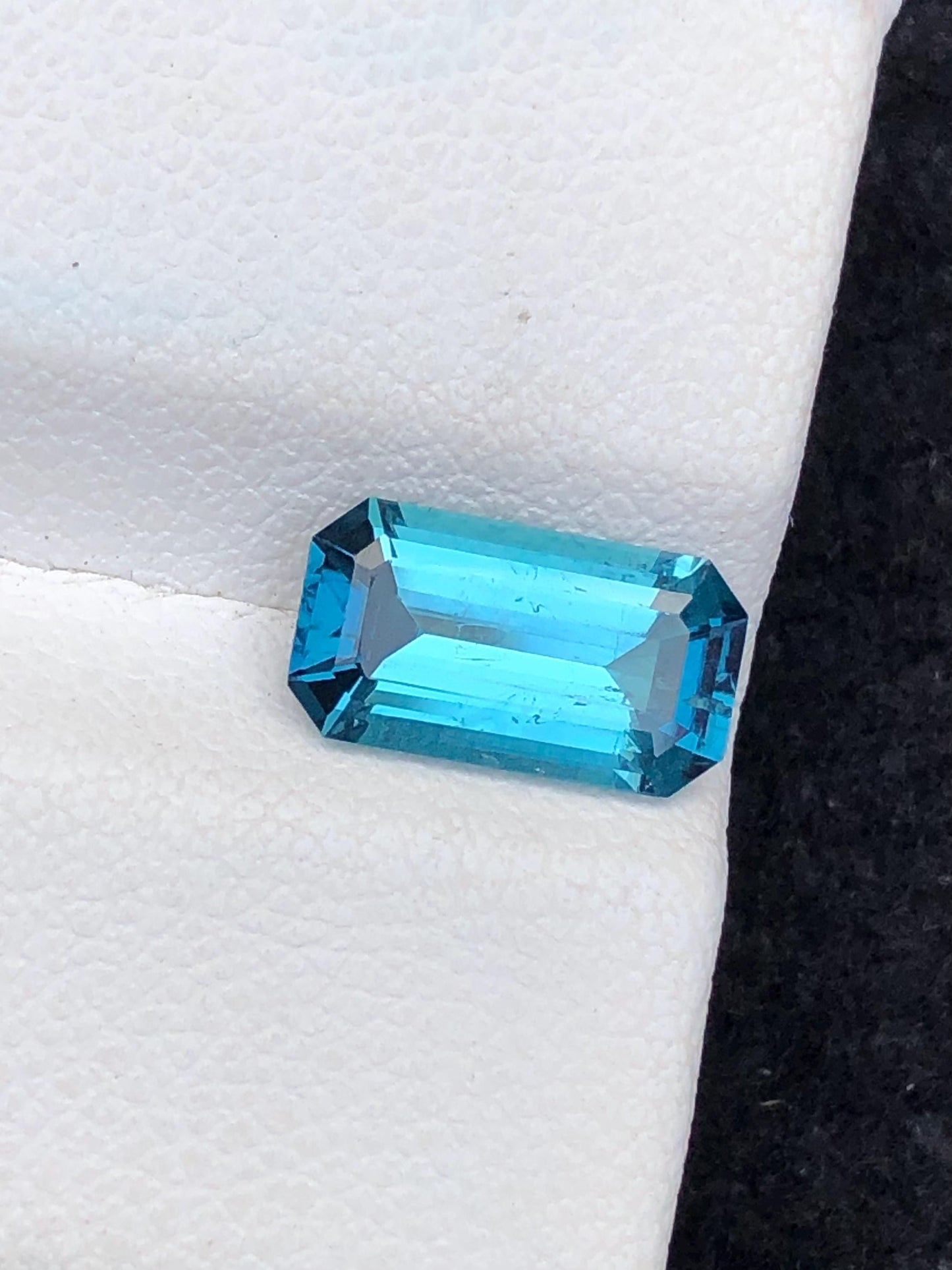 2 CTs neon blue tourmaline natural faceted