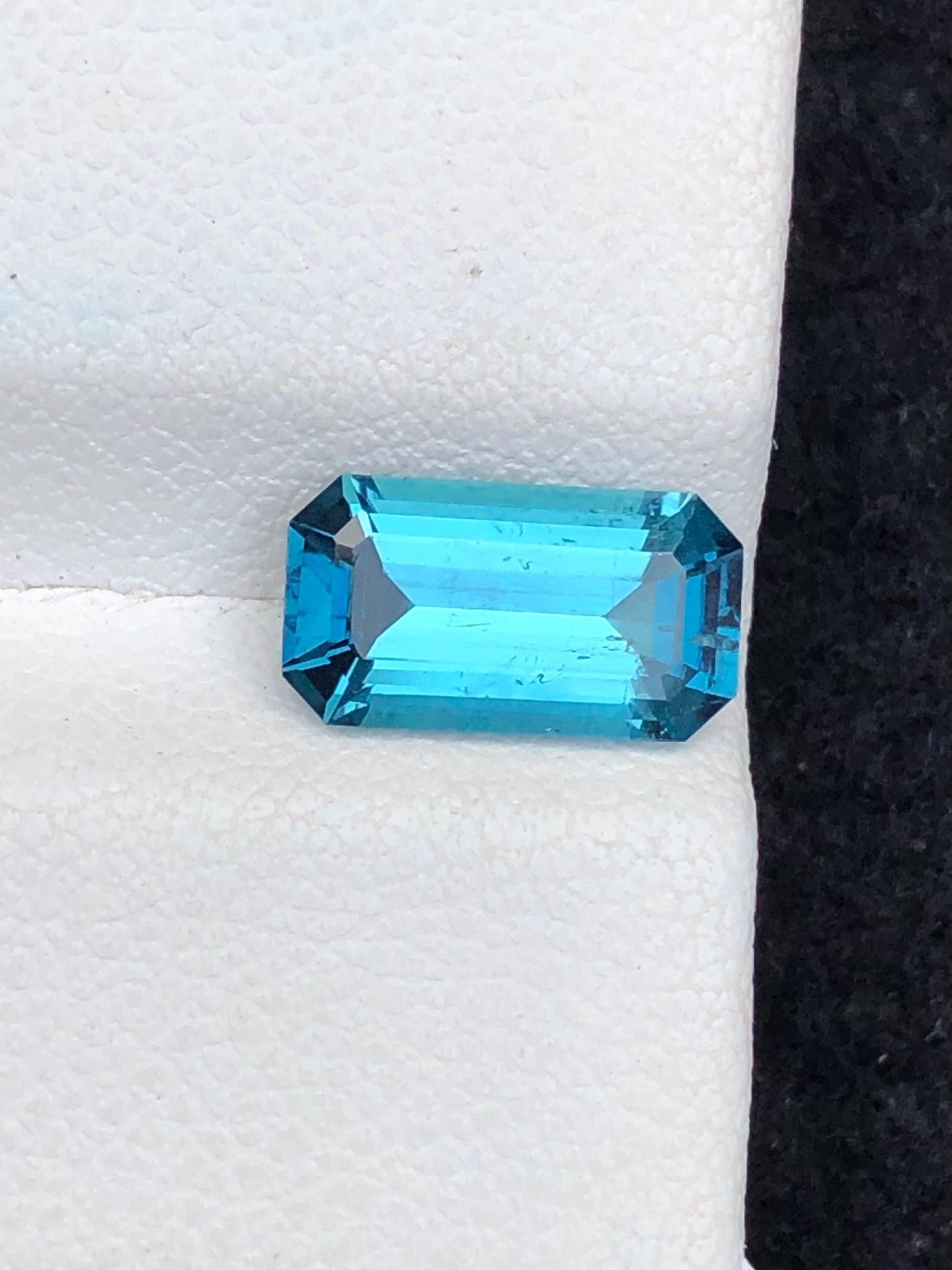 2 CTs neon blue tourmaline natural faceted