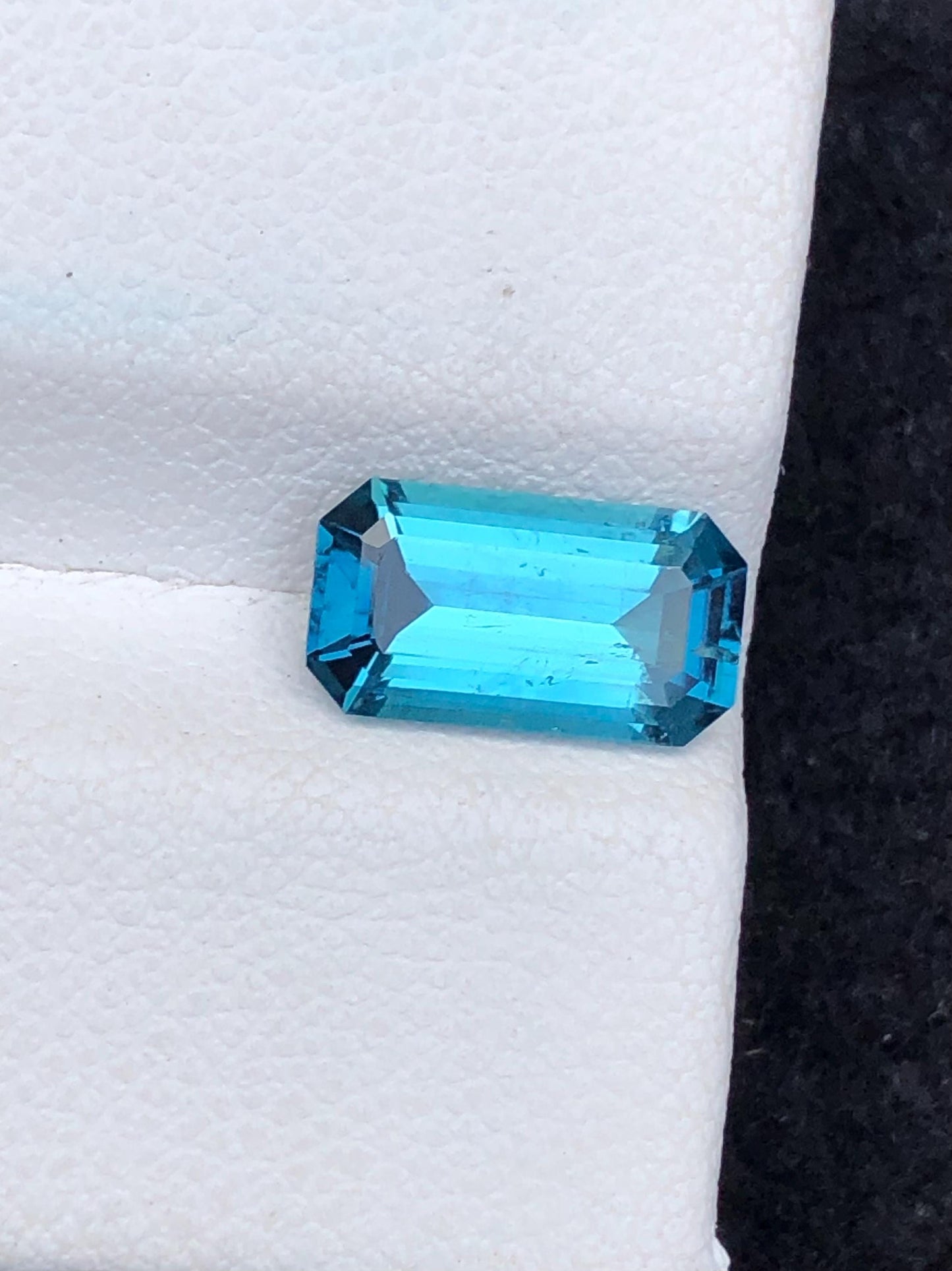 2 CTs neon blue tourmaline natural faceted