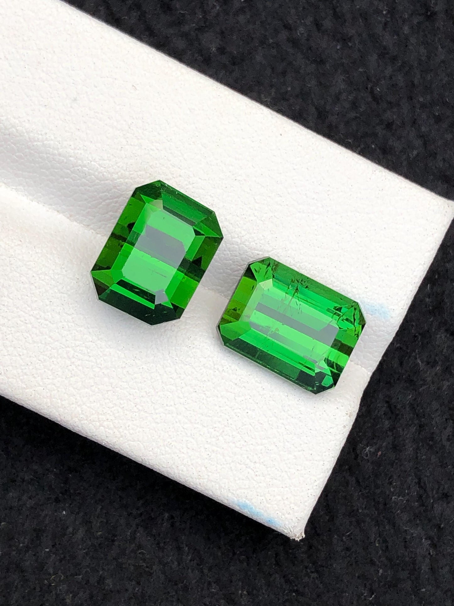 14 CTs forest green tourmalines natural