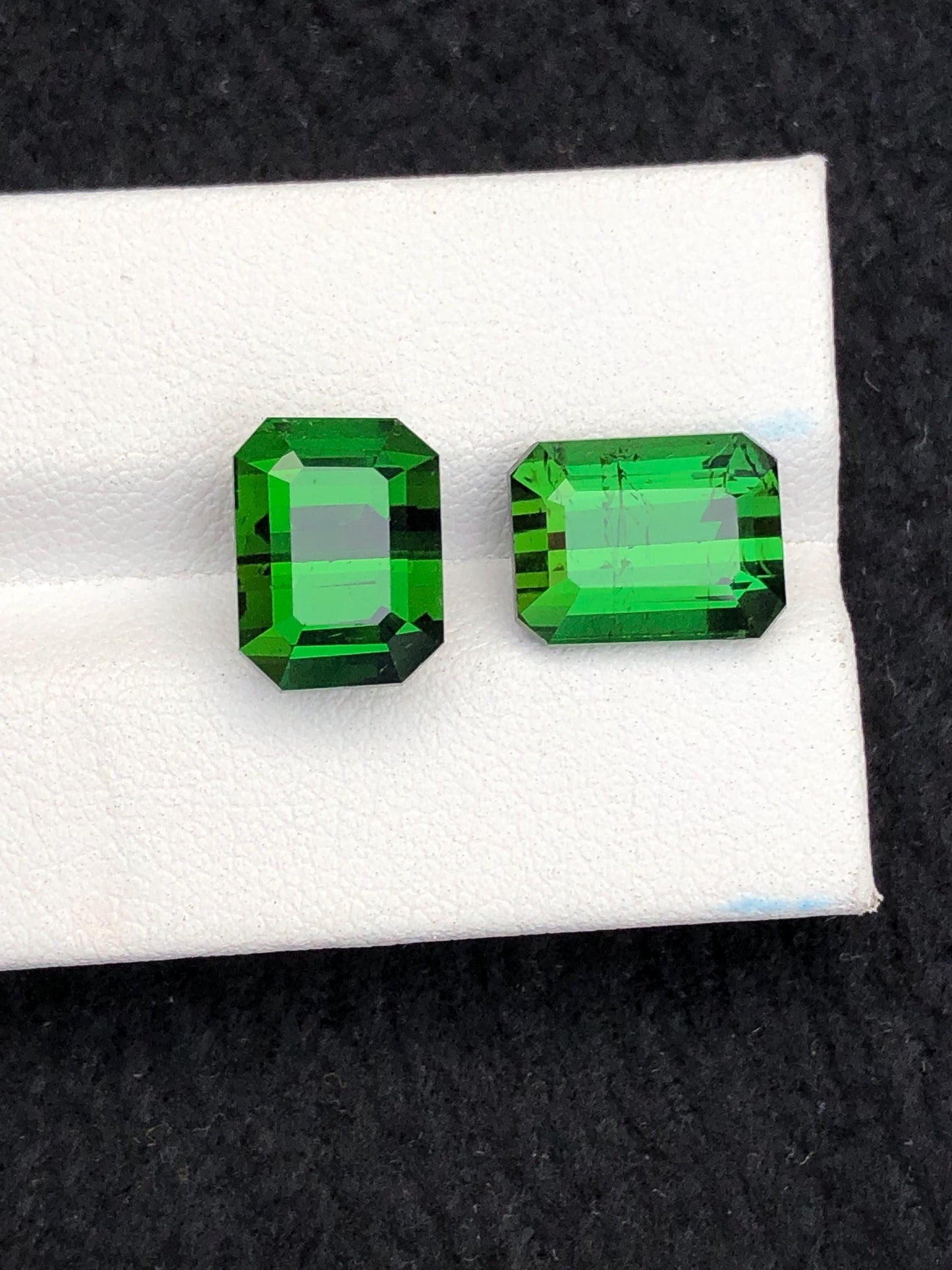 14 CTs forest green tourmalines natural