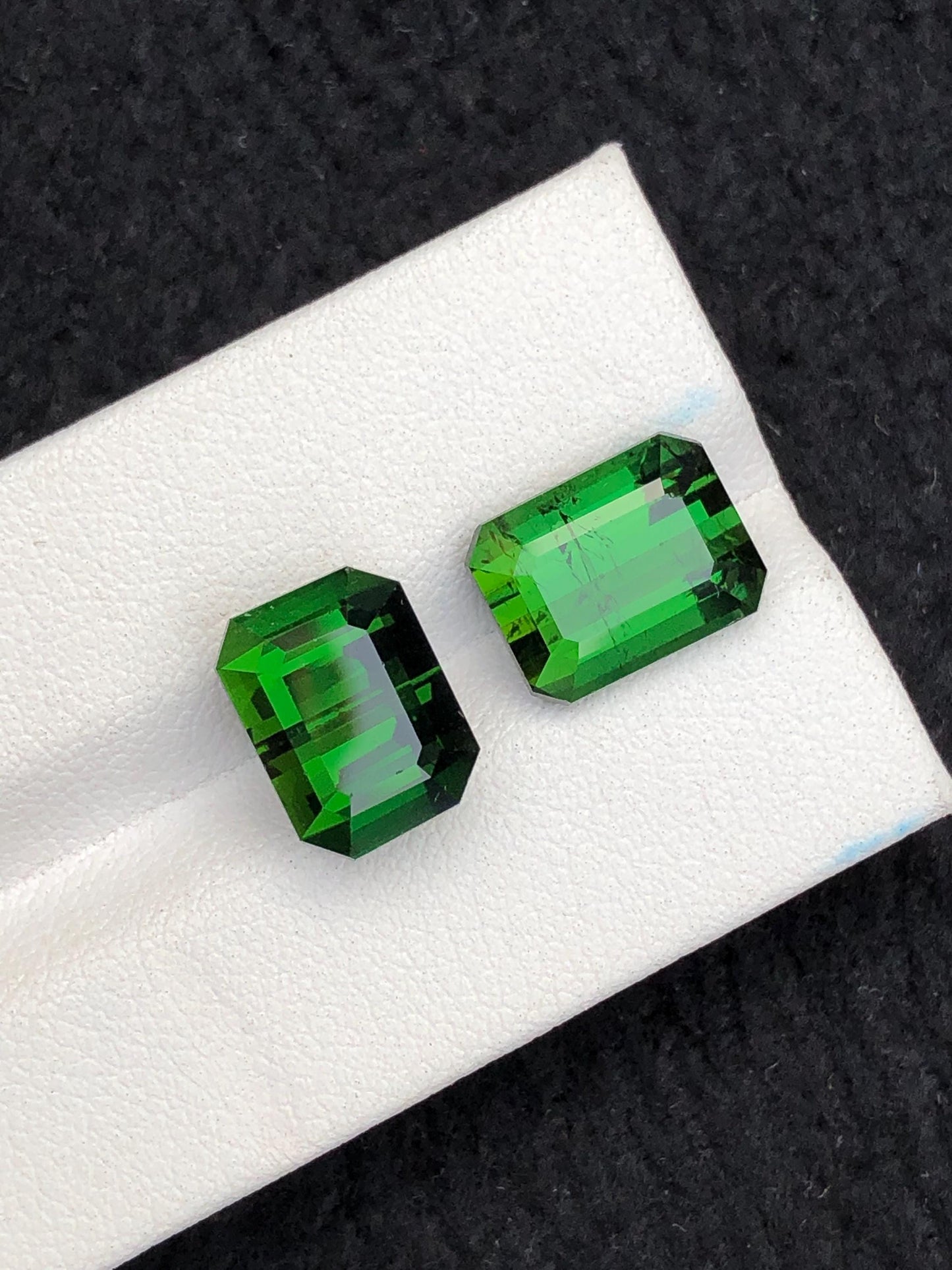 14 CTs forest green tourmalines natural