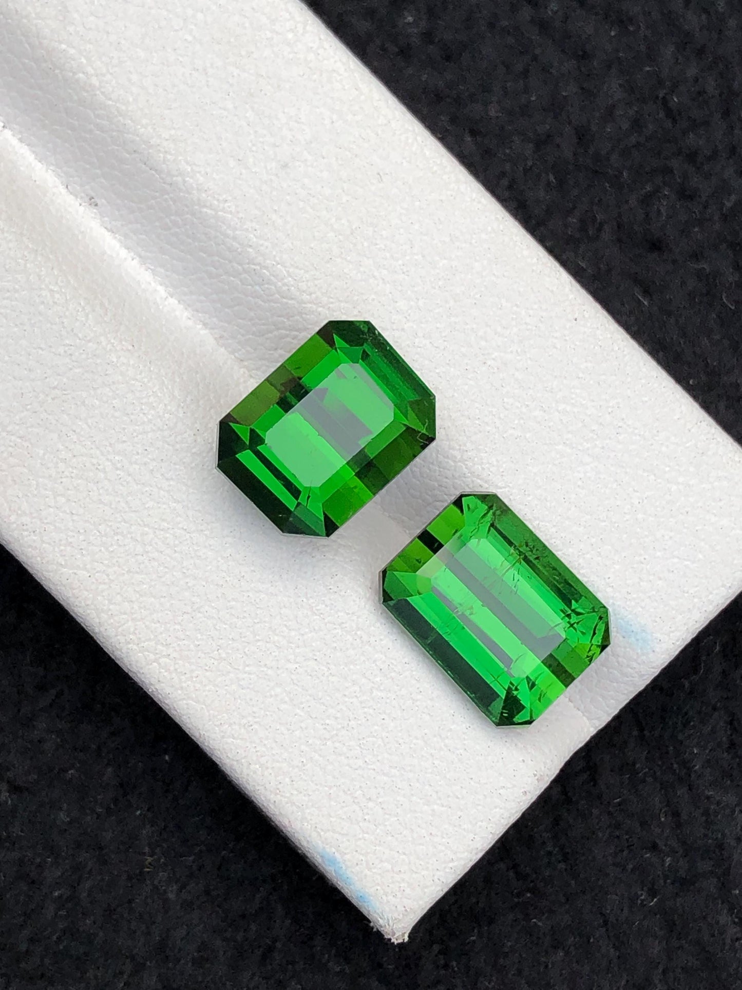 14 CTs forest green tourmalines natural