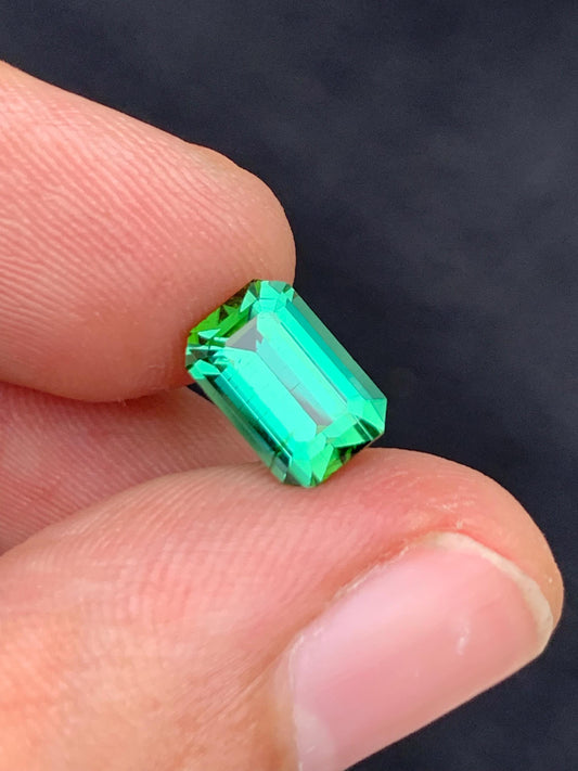 2.35 ct bright mint green tourmaline 9.5*6*5mm