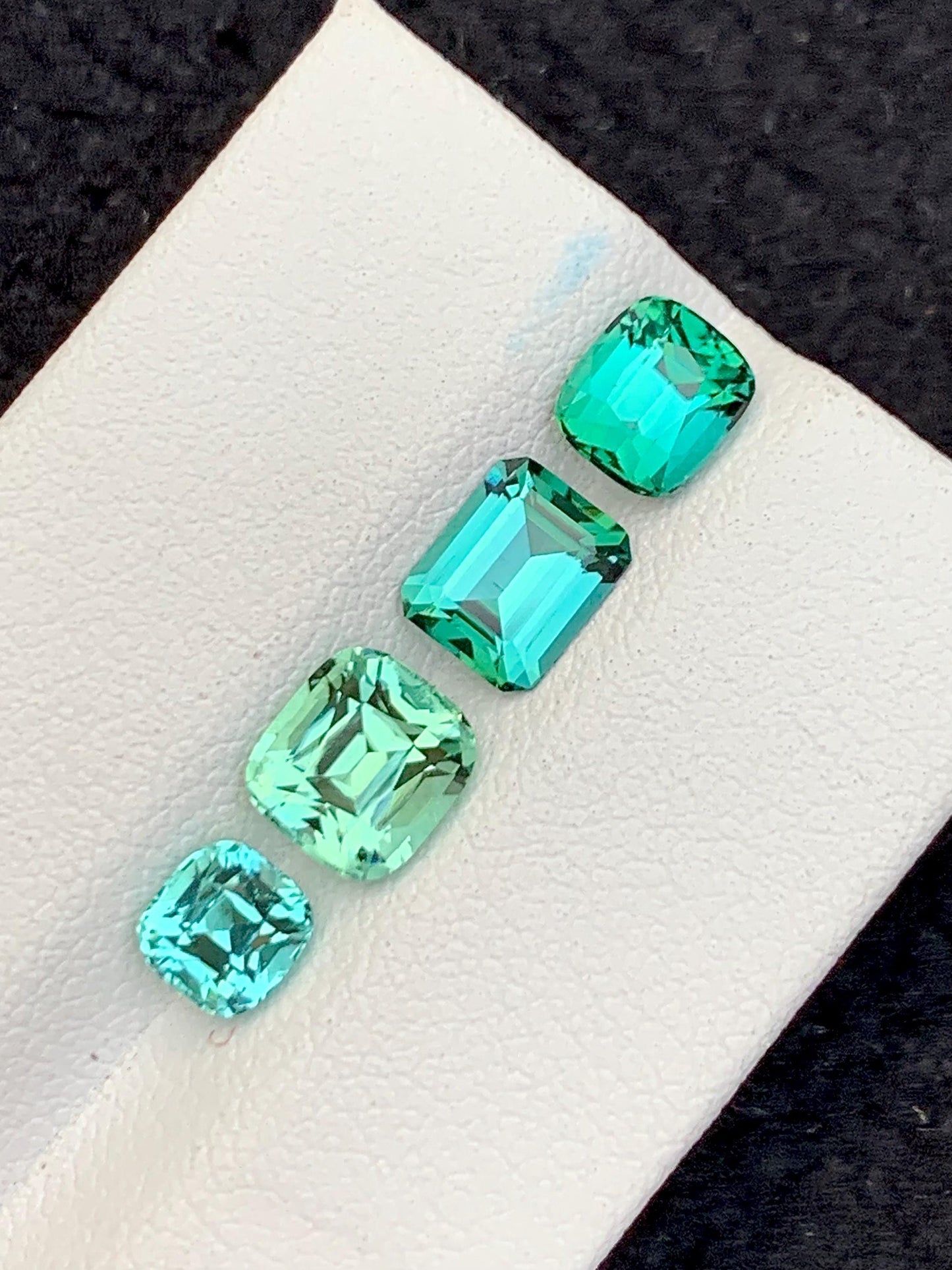 4.60 ct clean neon bluish green and mint green tourmaline lot