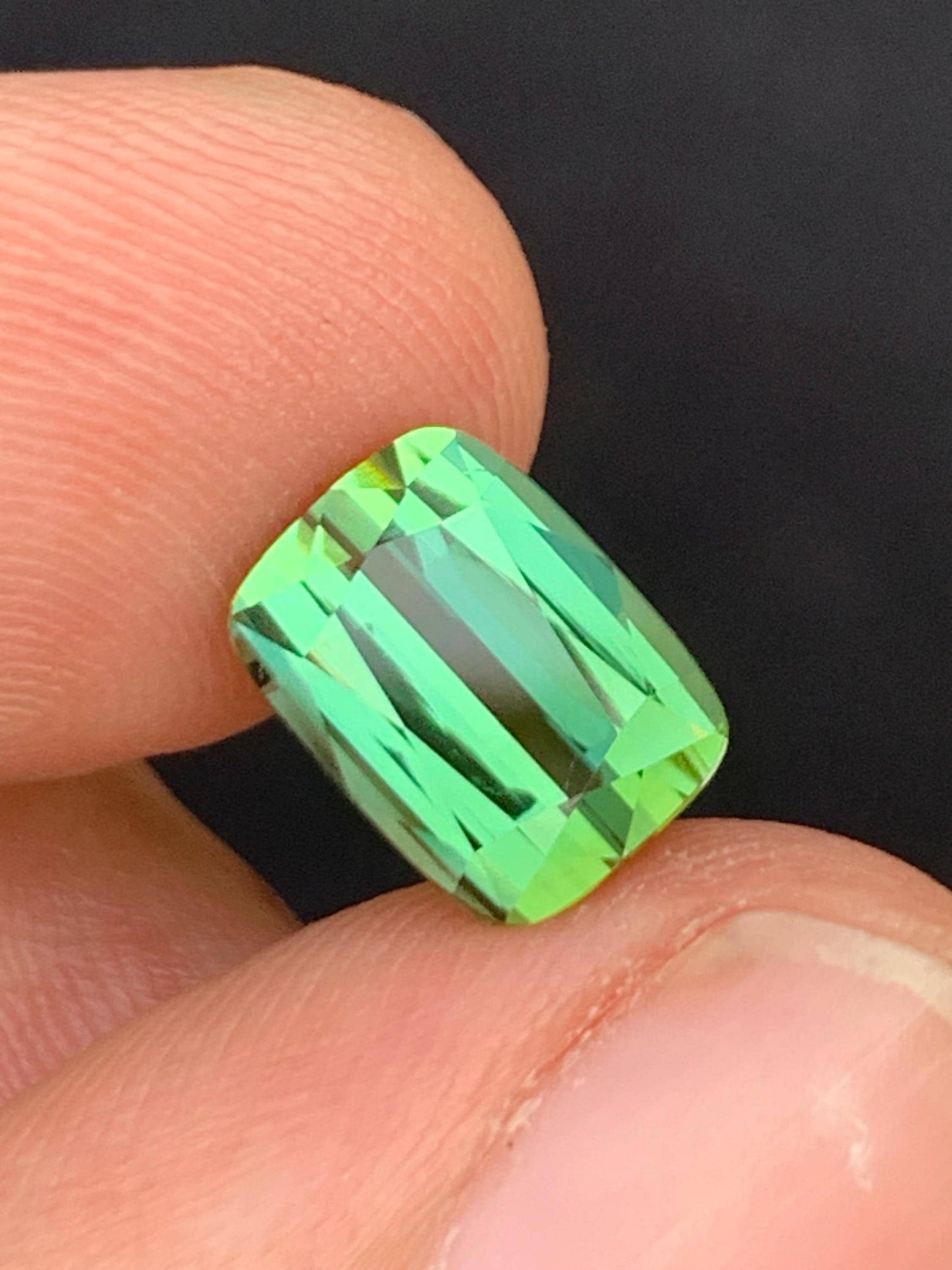 3.55 ct loop clean green tourmaline 9.5*7*6mm