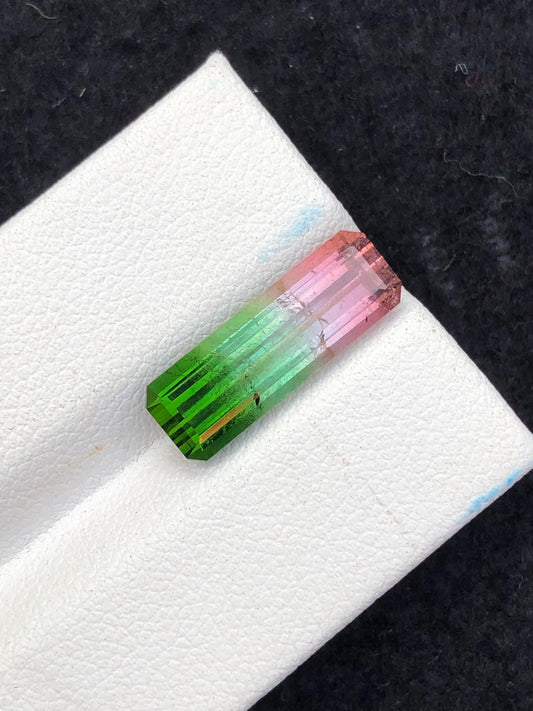 5.70 ct bi colour tourmaline faceted 17*6*5mm