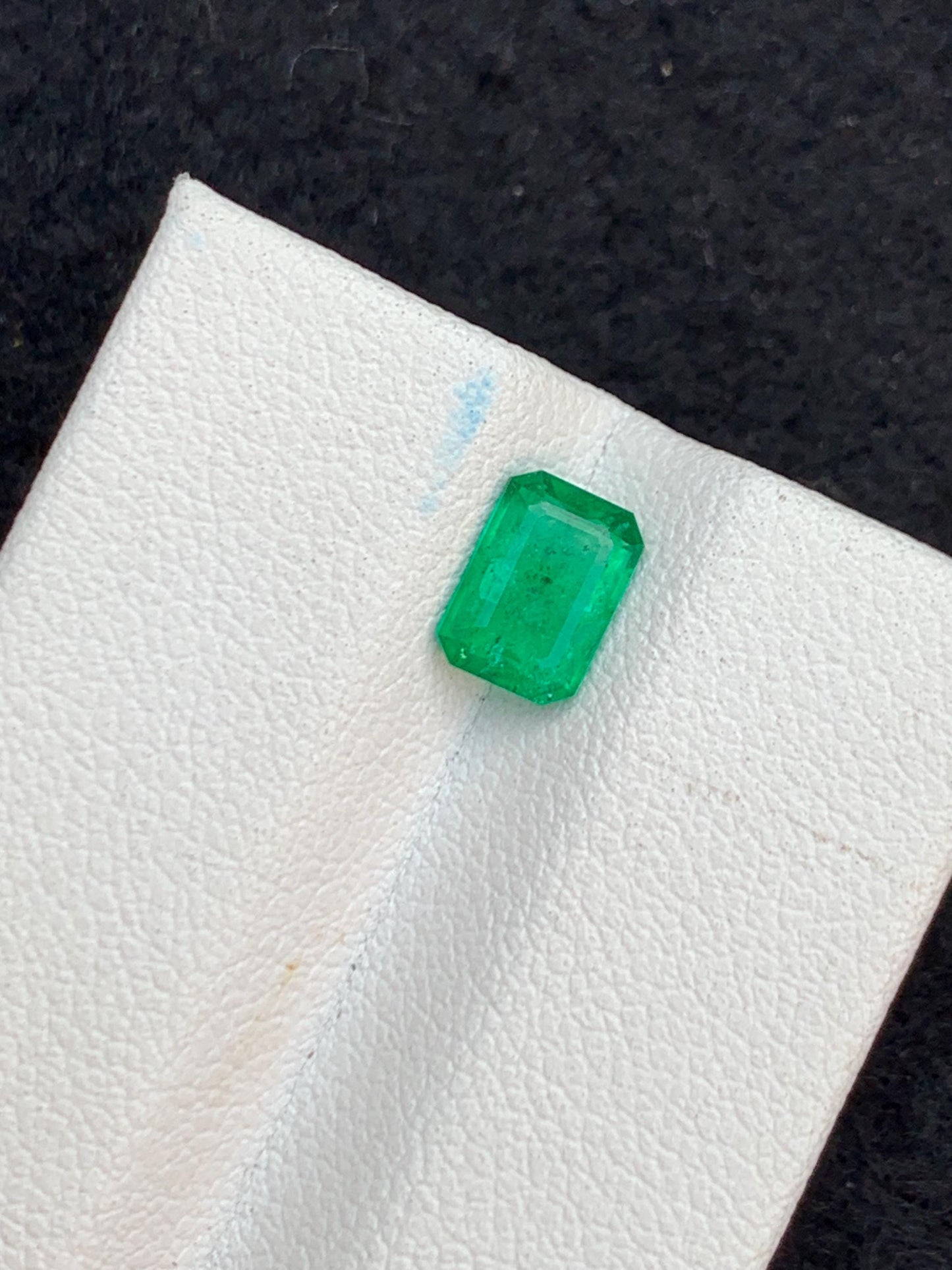 90 cent faceted swat emerald 7*5*3mm