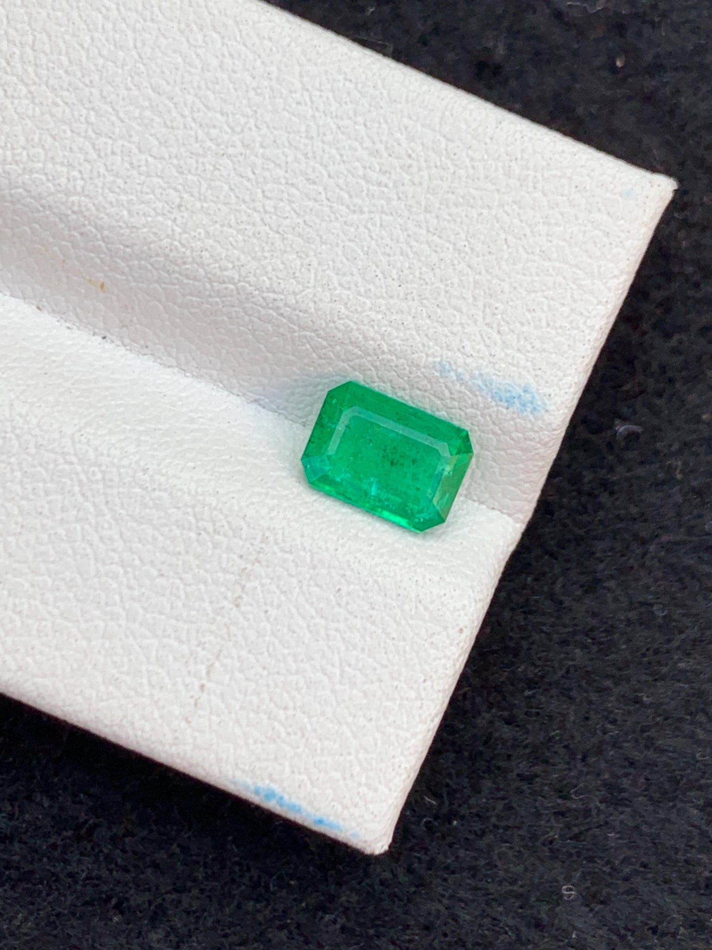 90 cent faceted swat emerald 7*5*3mm