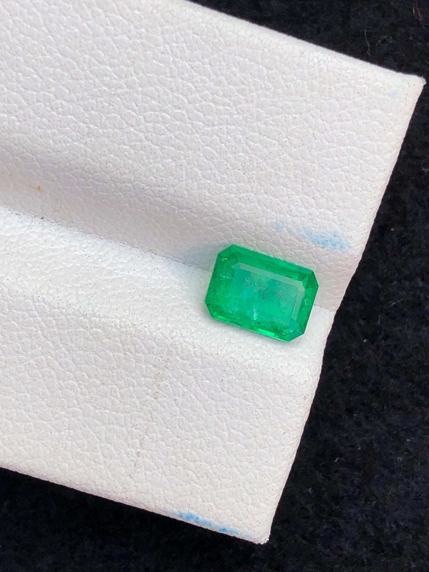 90 cent faceted swat emerald 7*5*3mm