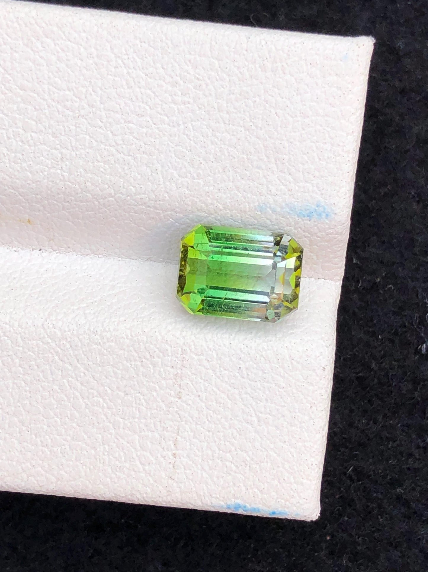 2.60 ct bi colour tourmaline certified 8.2*6*5.6mm