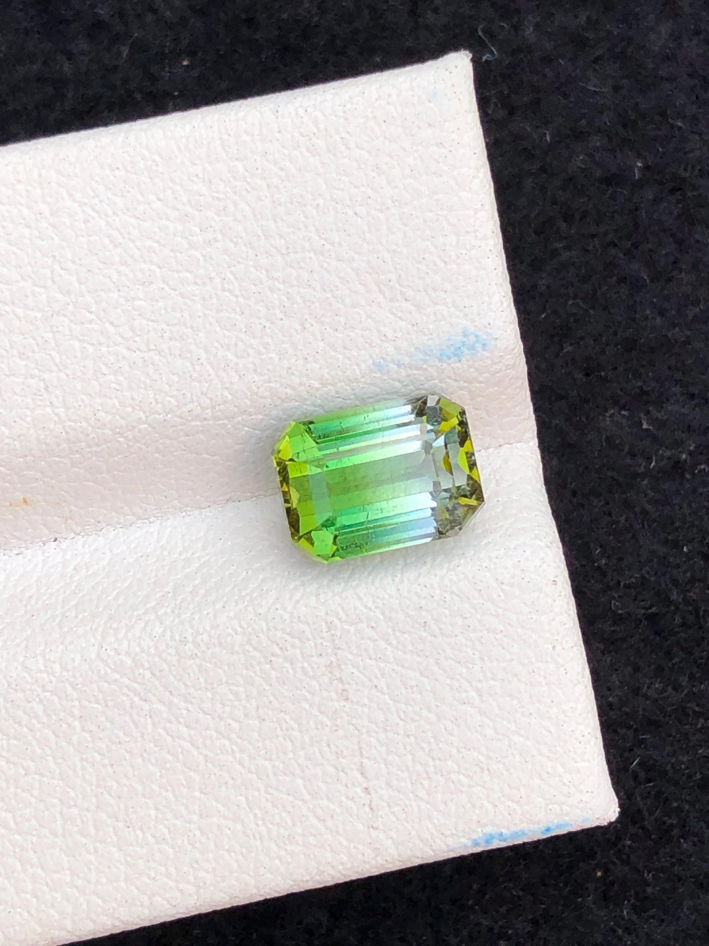 2.60 ct bi colour tourmaline certified 8.2*6*5.6mm