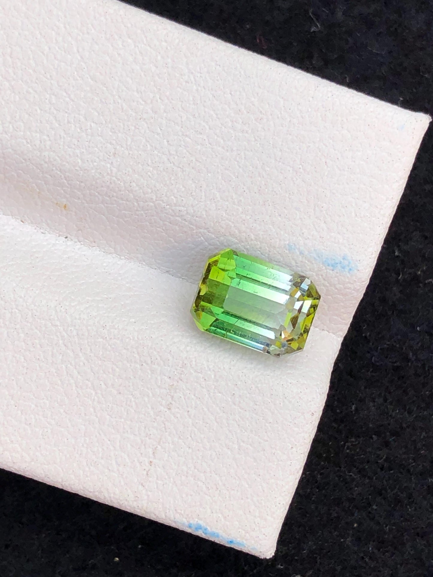 2.60 ct bi colour tourmaline certified 8.2*6*5.6mm