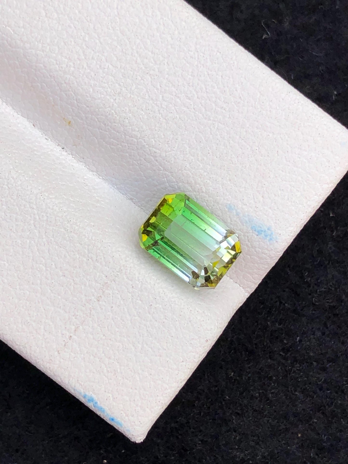 2.60 ct bi colour tourmaline certified 8.2*6*5.6mm