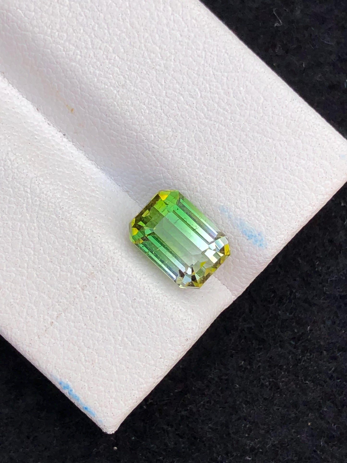 2.60 ct bi colour tourmaline certified 8.2*6*5.6mm