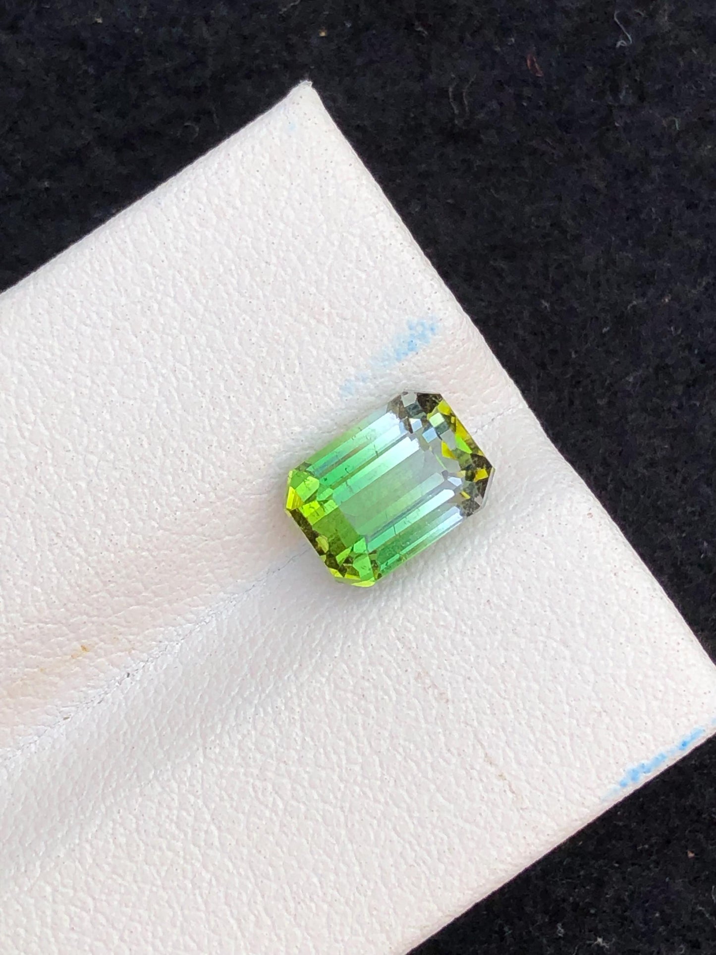 2.60 ct bi colour tourmaline certified 8.2*6*5.6mm