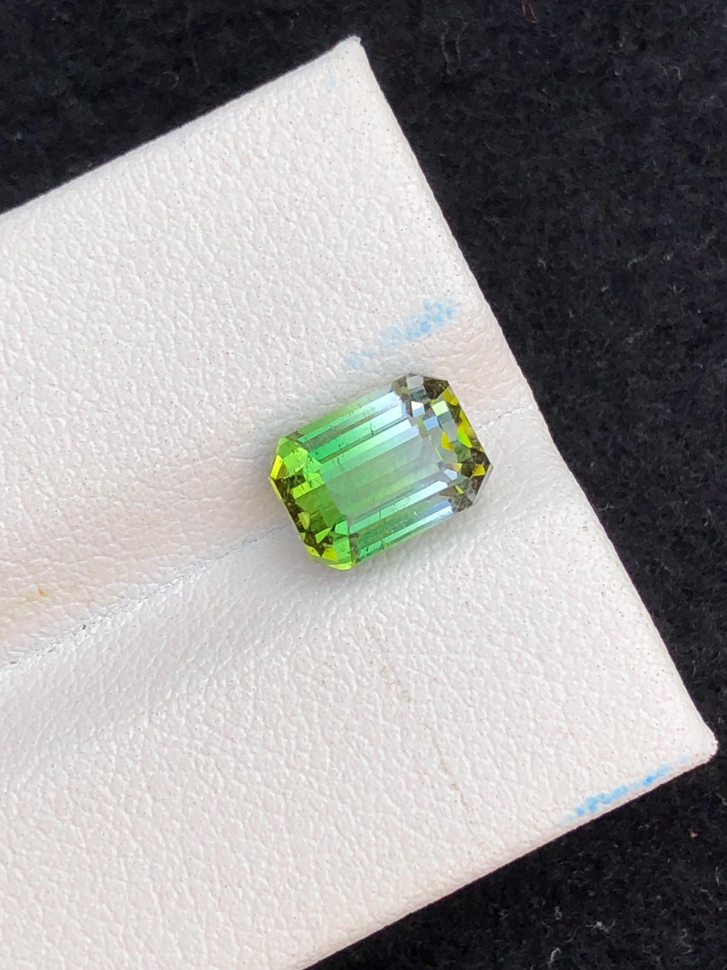 2.60 ct bi colour tourmaline certified 8.2*6*5.6mm