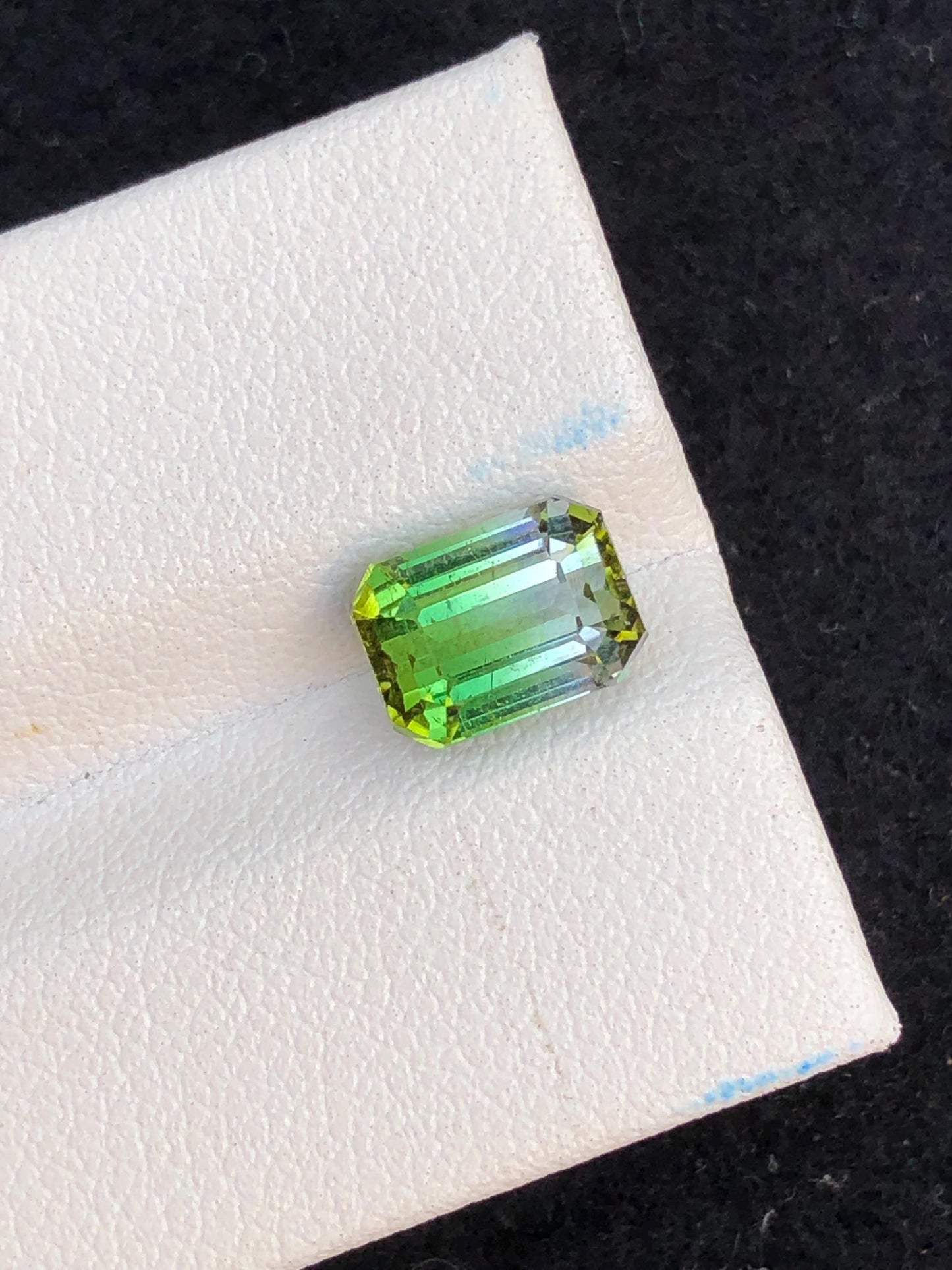 2.60 ct bi colour tourmaline certified 8.2*6*5.6mm