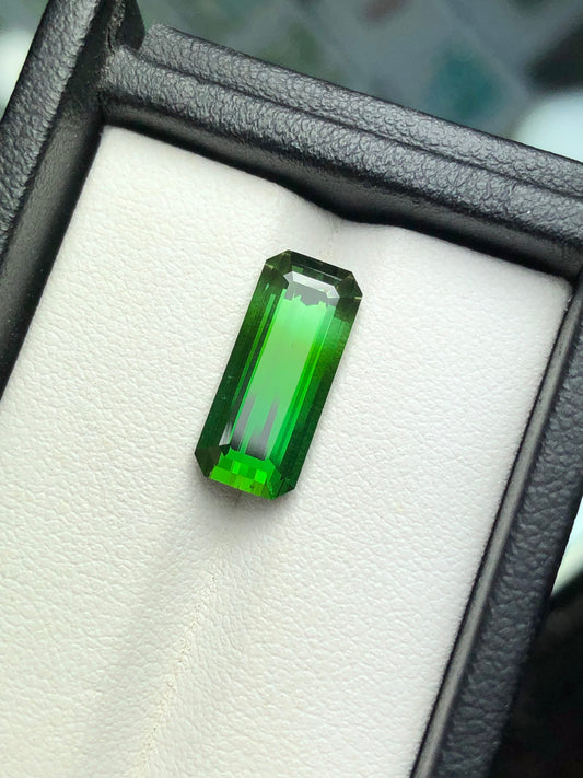 Emerald green tourmaline 5.20 carat natural origin Afghanistan