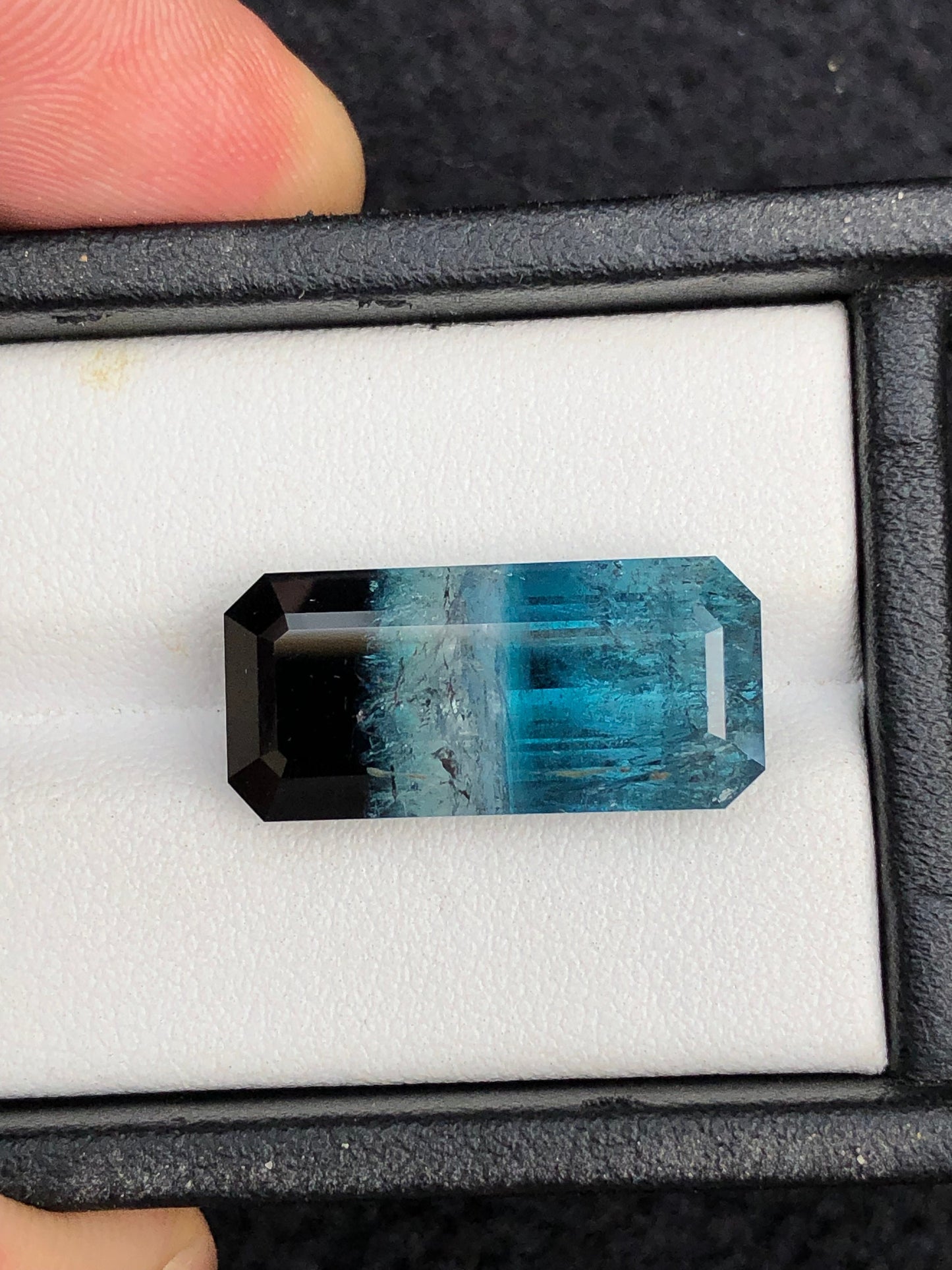 18.30 carat tri colour tourmaline natural origin Afghanistan dimension:22*10*8mm