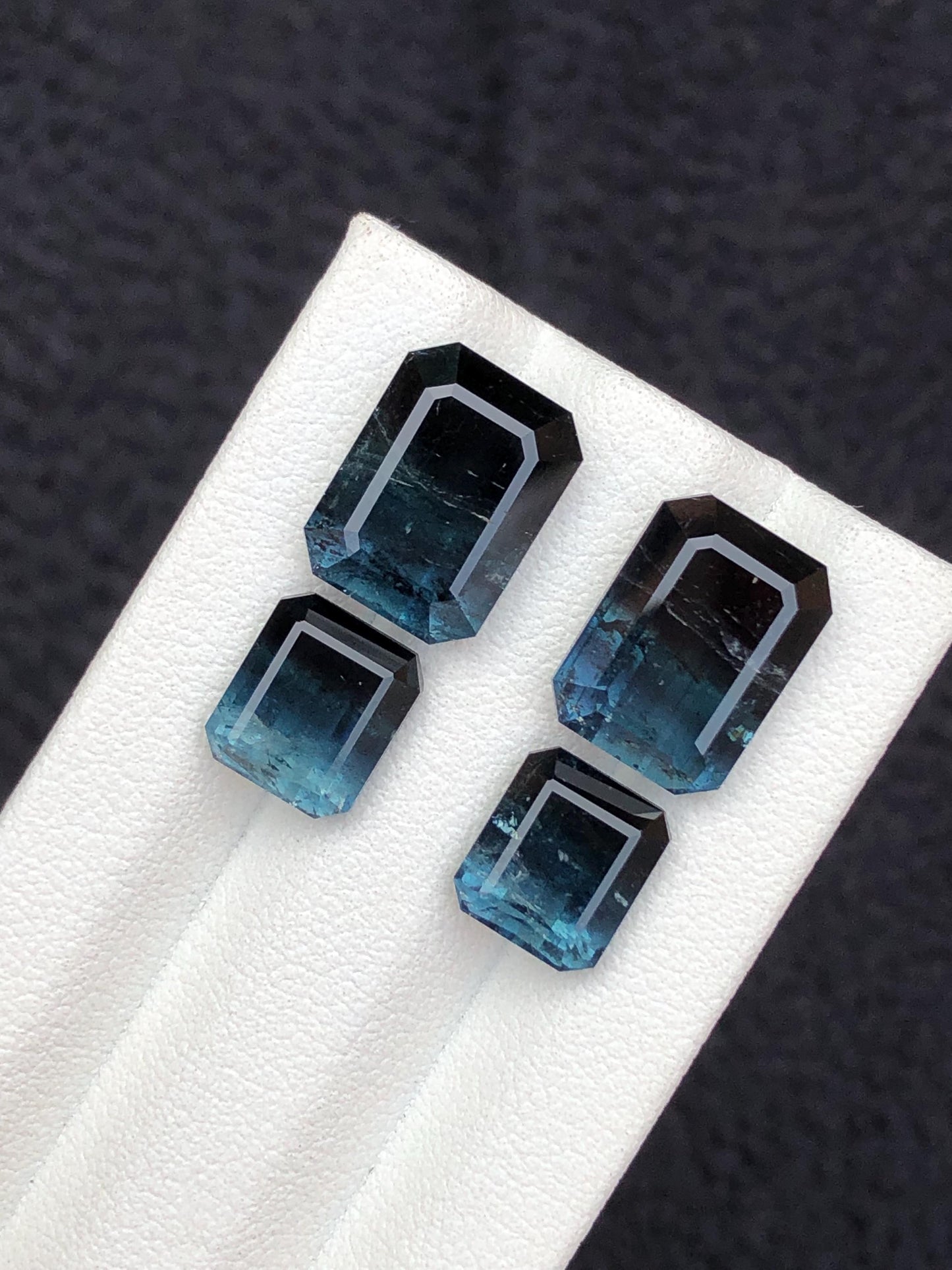 18.65 carats Unique tourmaline pairs