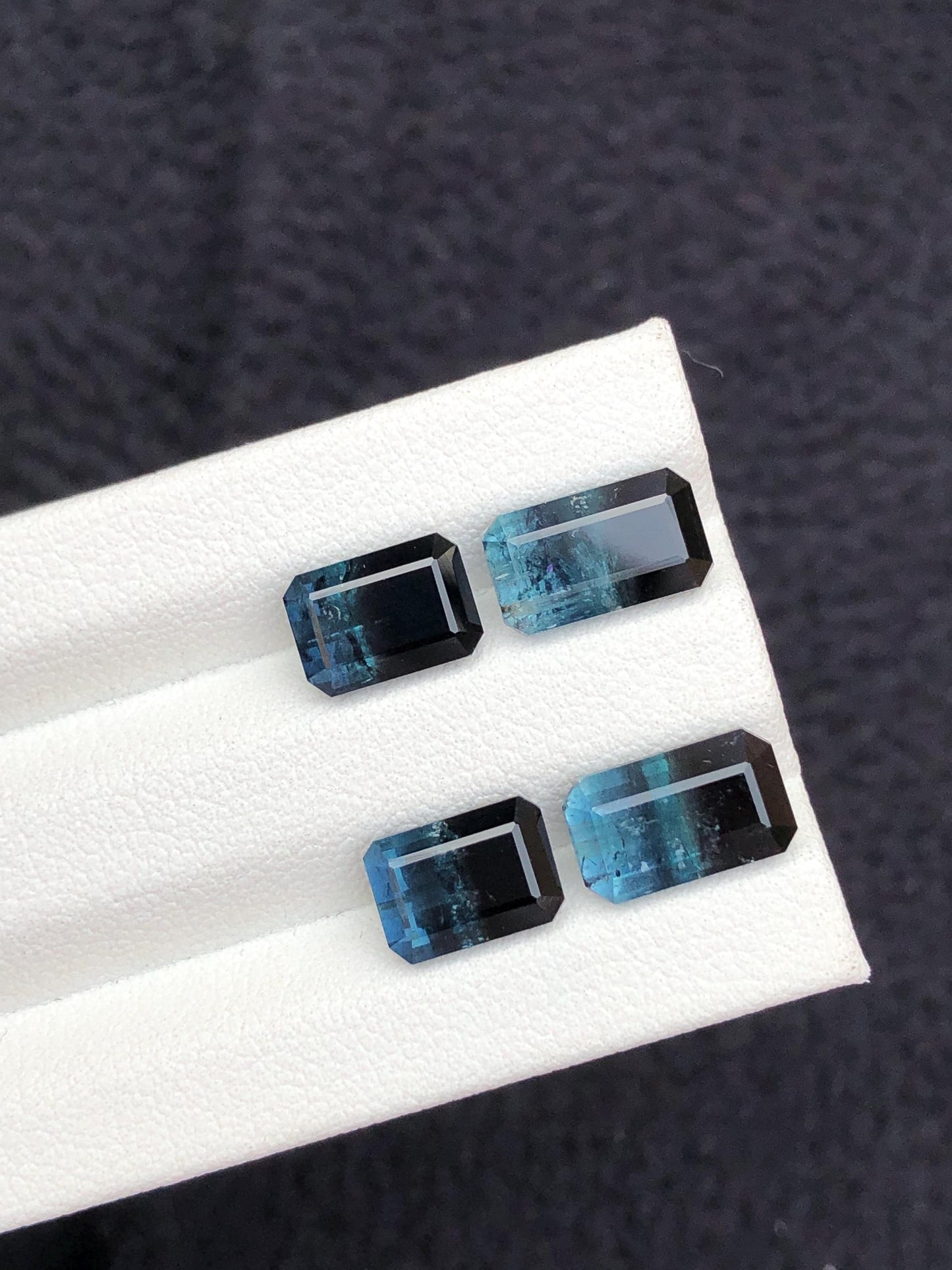 10.30 carats Unique tourmaline pairs