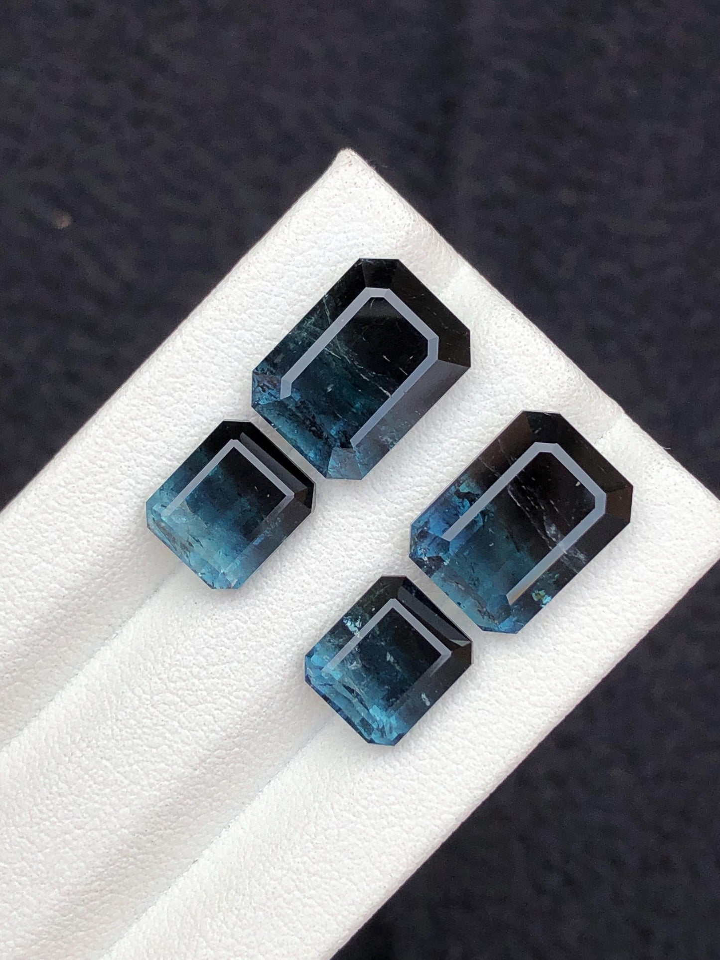 18.65 carats Unique tourmaline pairs
