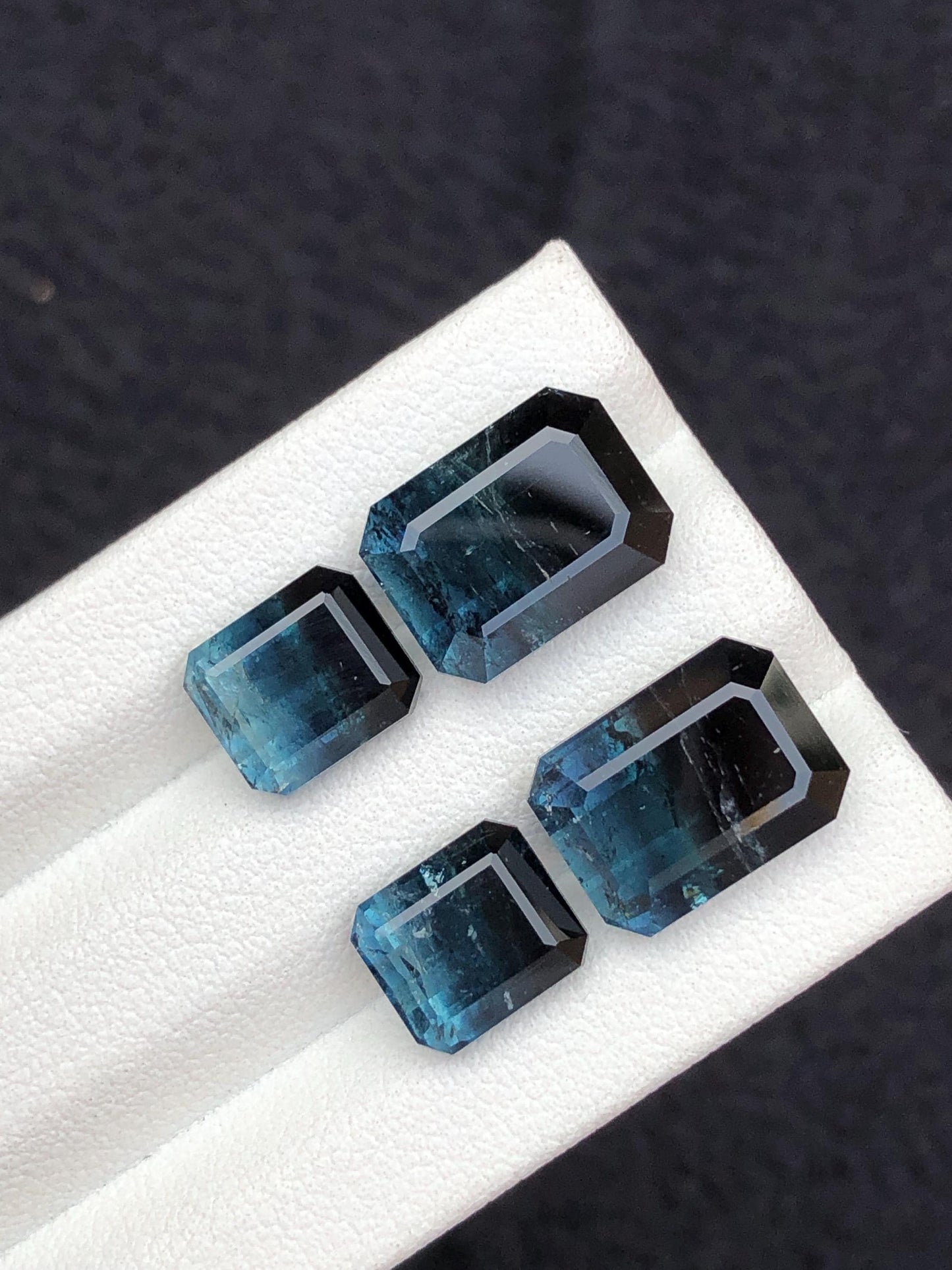 18.65 carats Unique tourmaline pairs