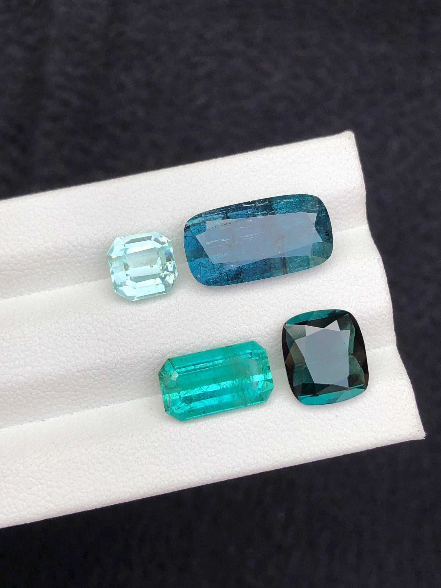 14.60 carats Blue and green tourmaline lot