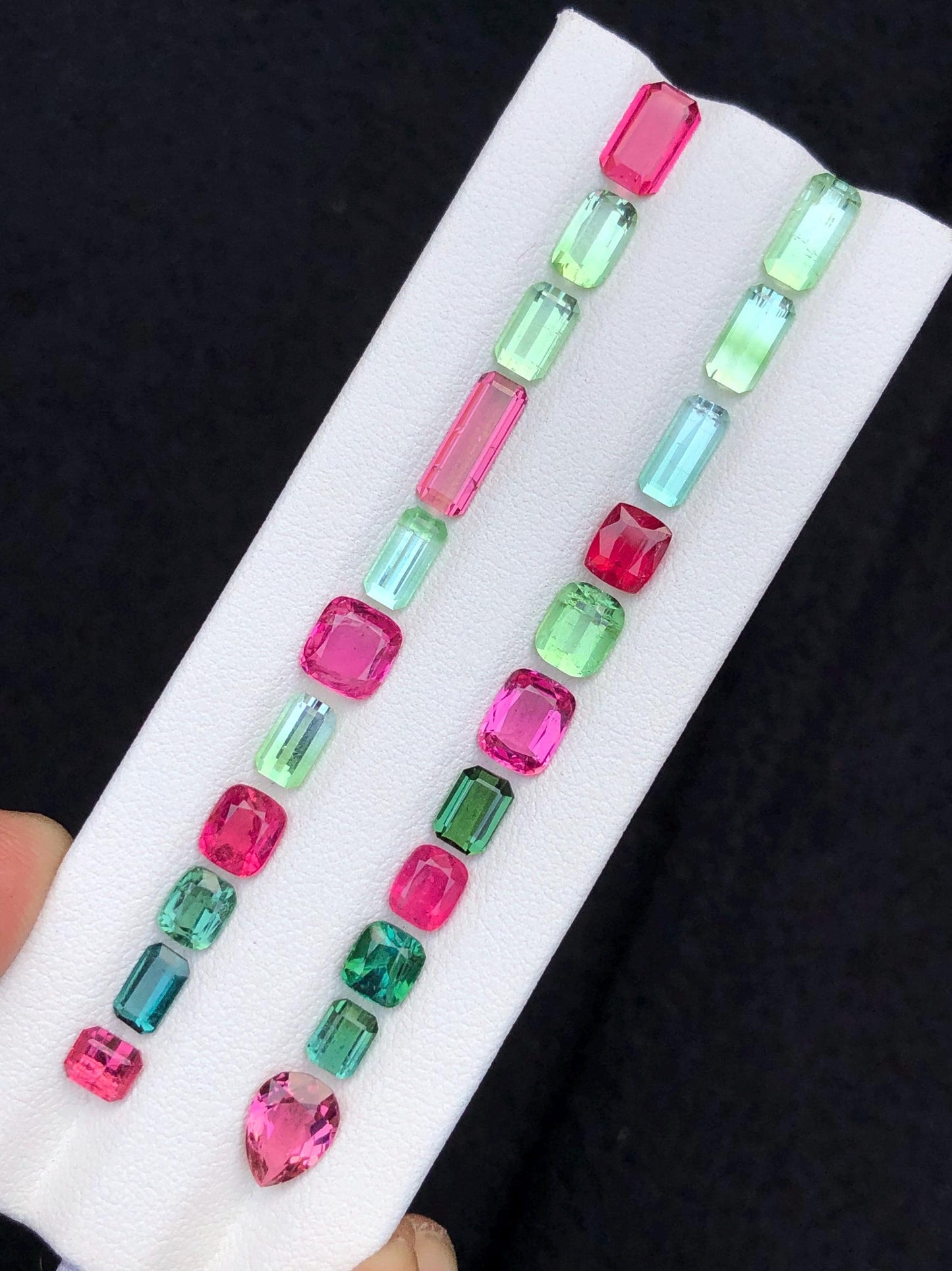 17.20 carats Green and pink tourmaline lot origin Afghanistan