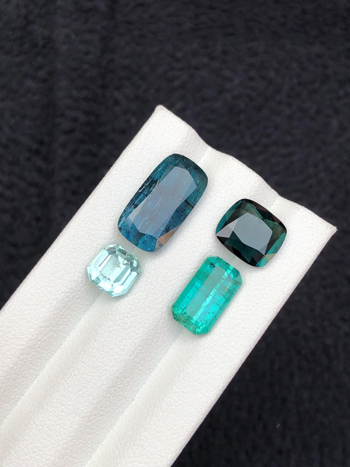 14.60 carats Blue and green tourmaline lot