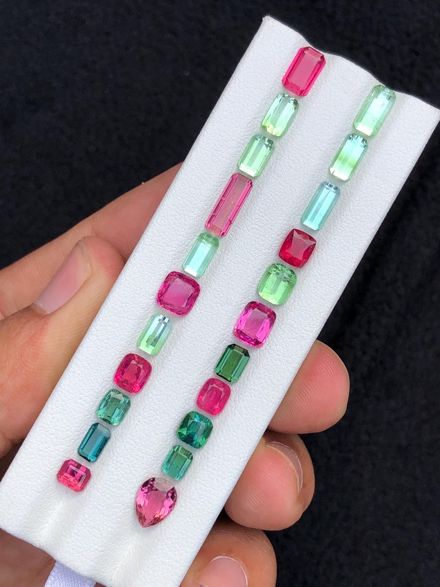 17.20 carats Green and pink tourmaline lot origin Afghanistan