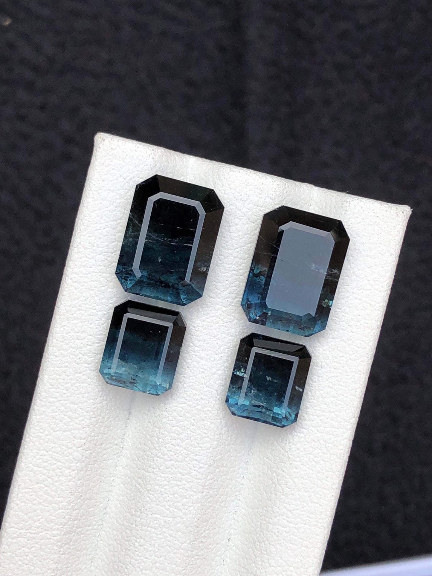 18.65 carats Unique tourmaline pairs