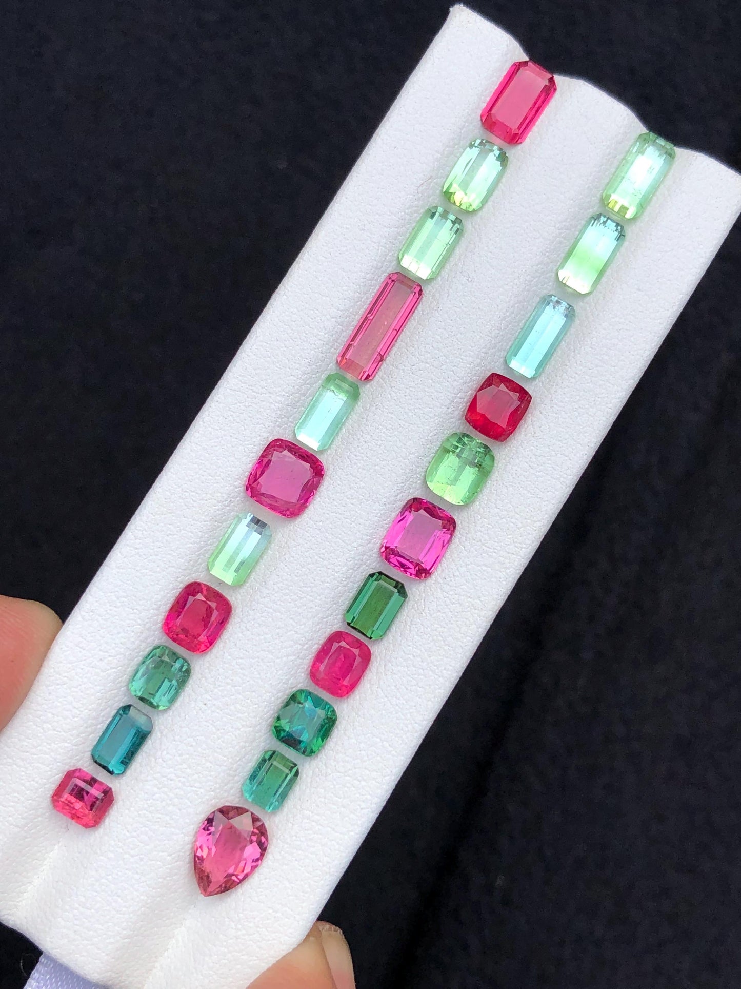 17.20 carats Green and pink tourmaline lot origin Afghanistan